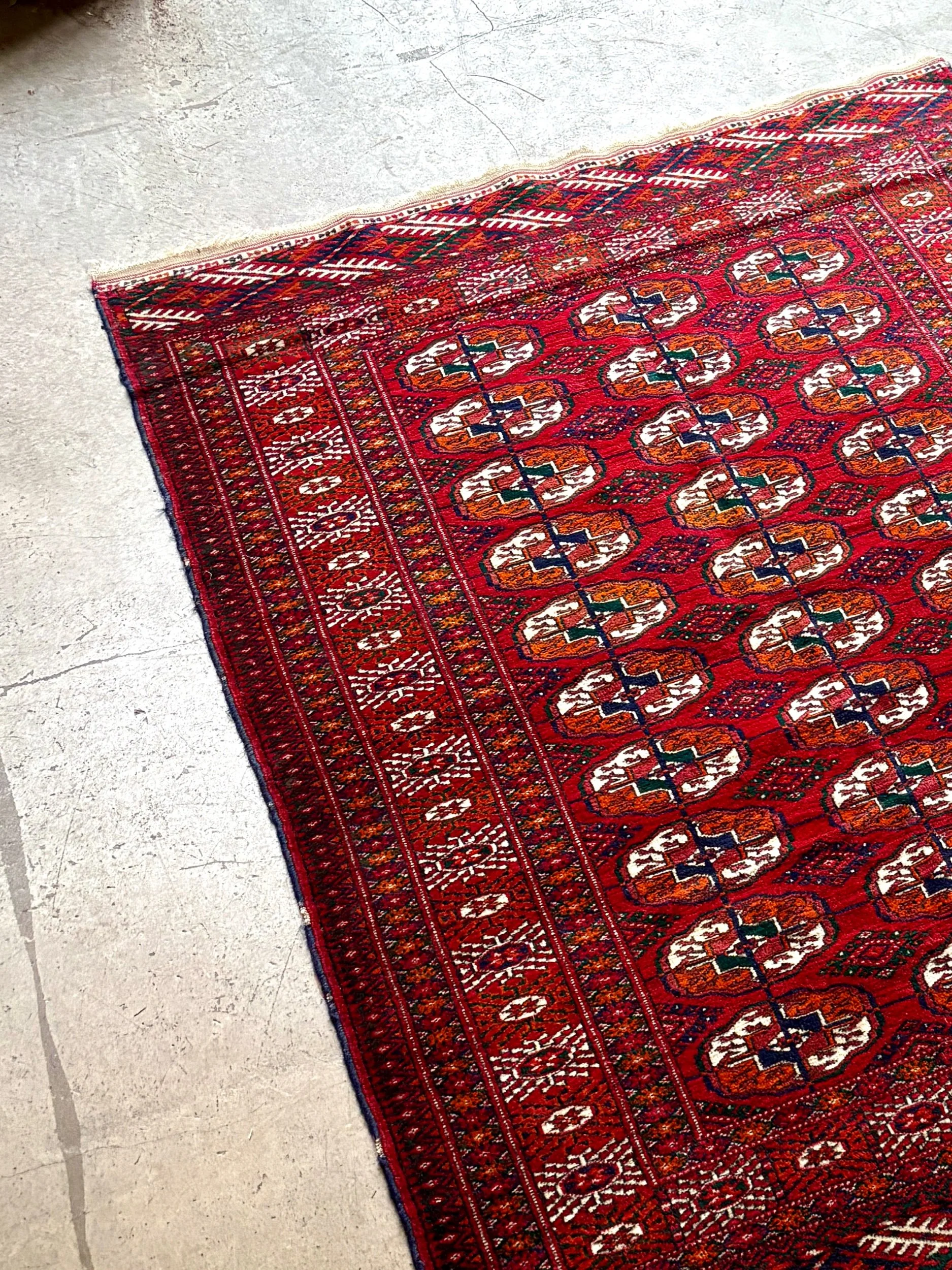 tapis-boukhara-laine-soie-30-caissons-bordeaux-decoration-vintage-axs-design-paris-france