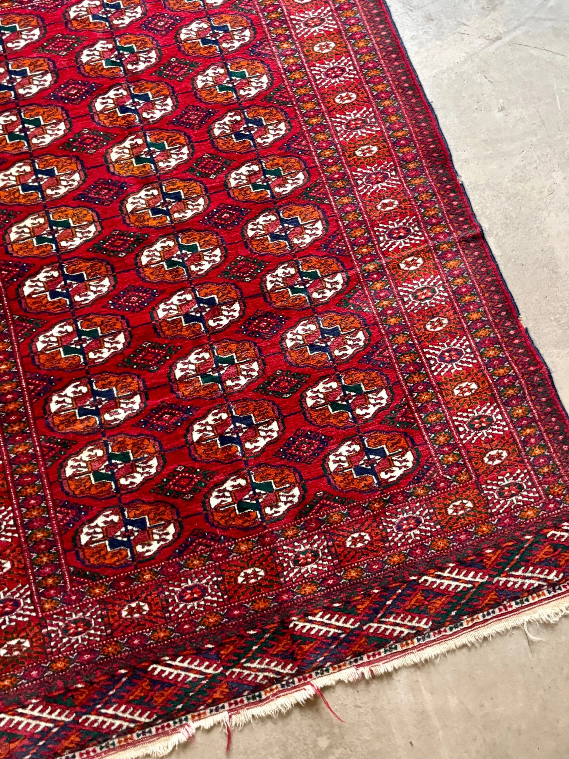 tapis-boukhara-laine-soie-30-caissons-bordeaux-decoration-vintage-axs-design-paris-france