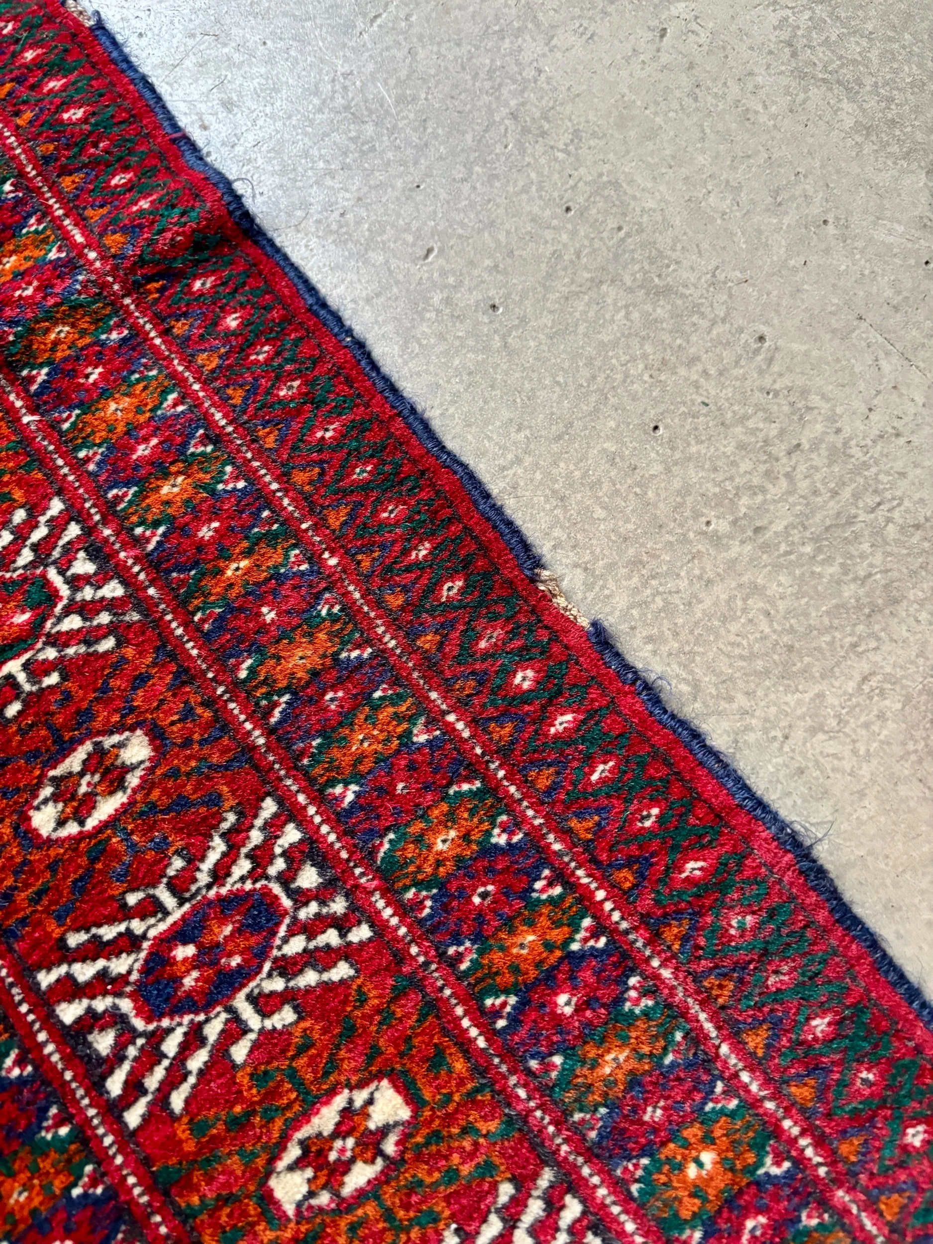 tapis-boukhara-laine-soie-30-caissons-bordeaux-decoration-vintage-axs-design-paris-france