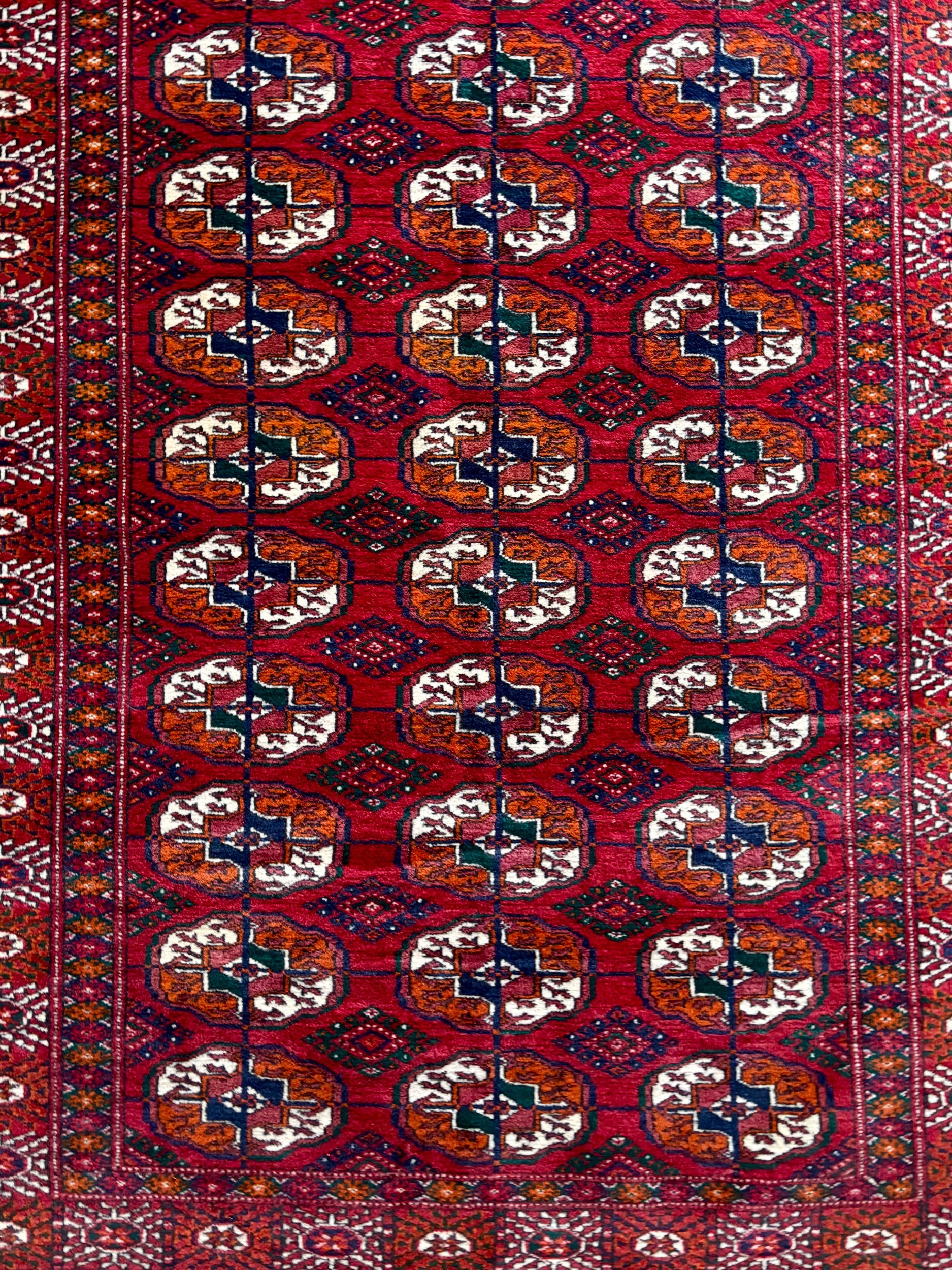 tapis-boukhara-laine-soie-30-caissons-bordeaux-decoration-vintage-axs-design-paris-france