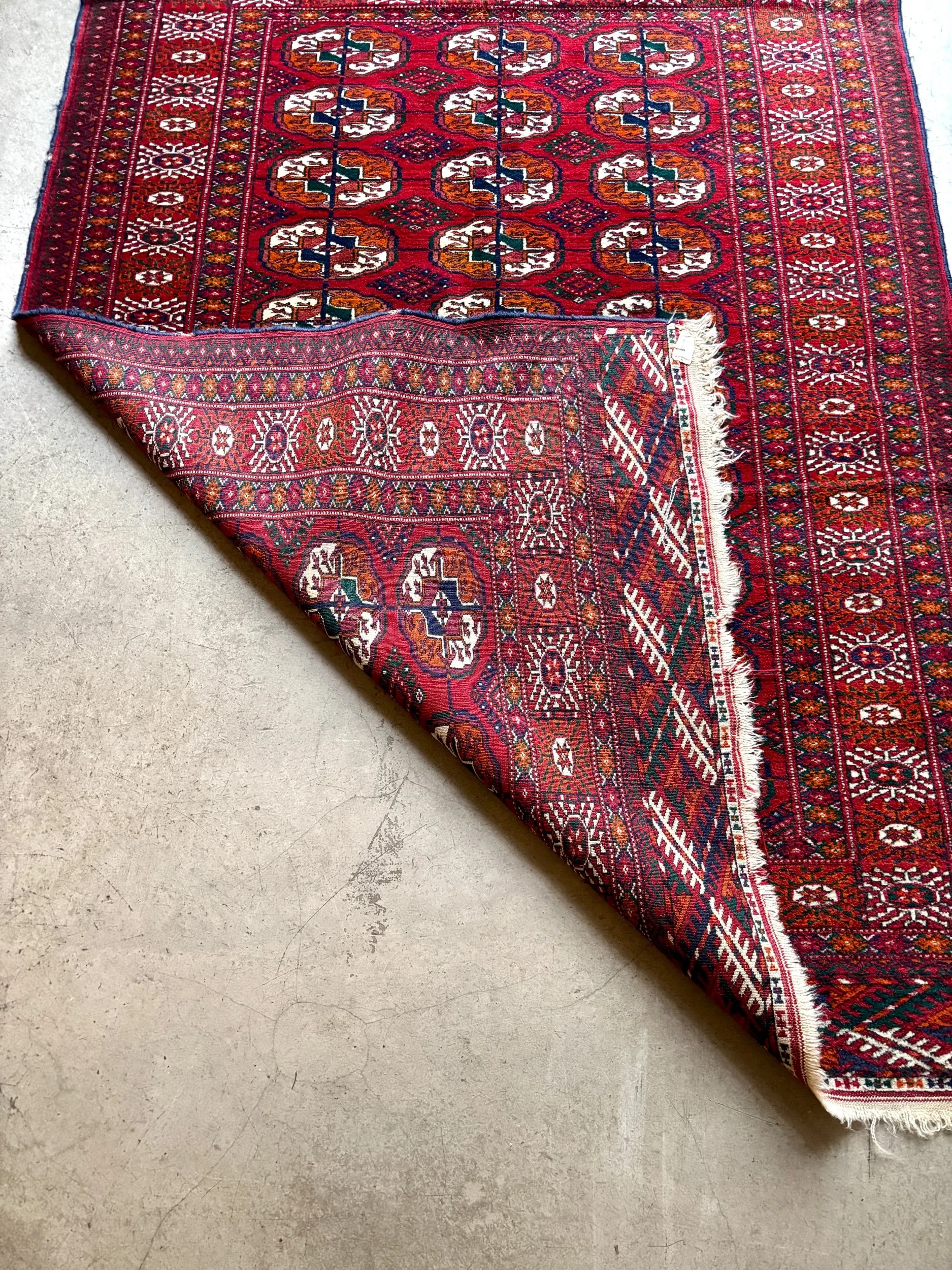 tapis-boukhara-laine-soie-30-caissons-bordeaux-decoration-vintage-axs-design-paris-france