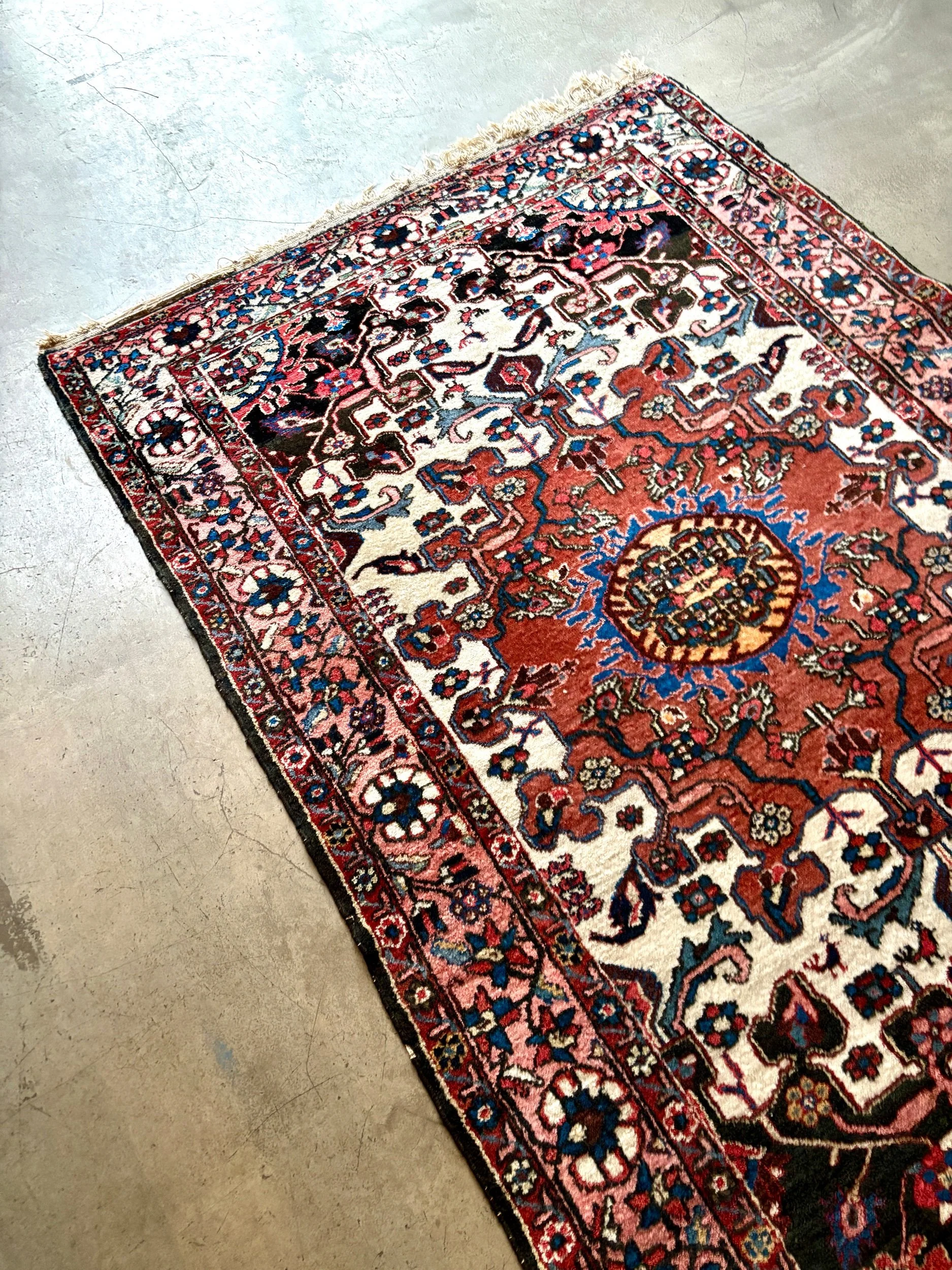 tapis-persan-laine-soie-rose-beige-noir-bleu-decoration-vintage-axs-design-paris-france