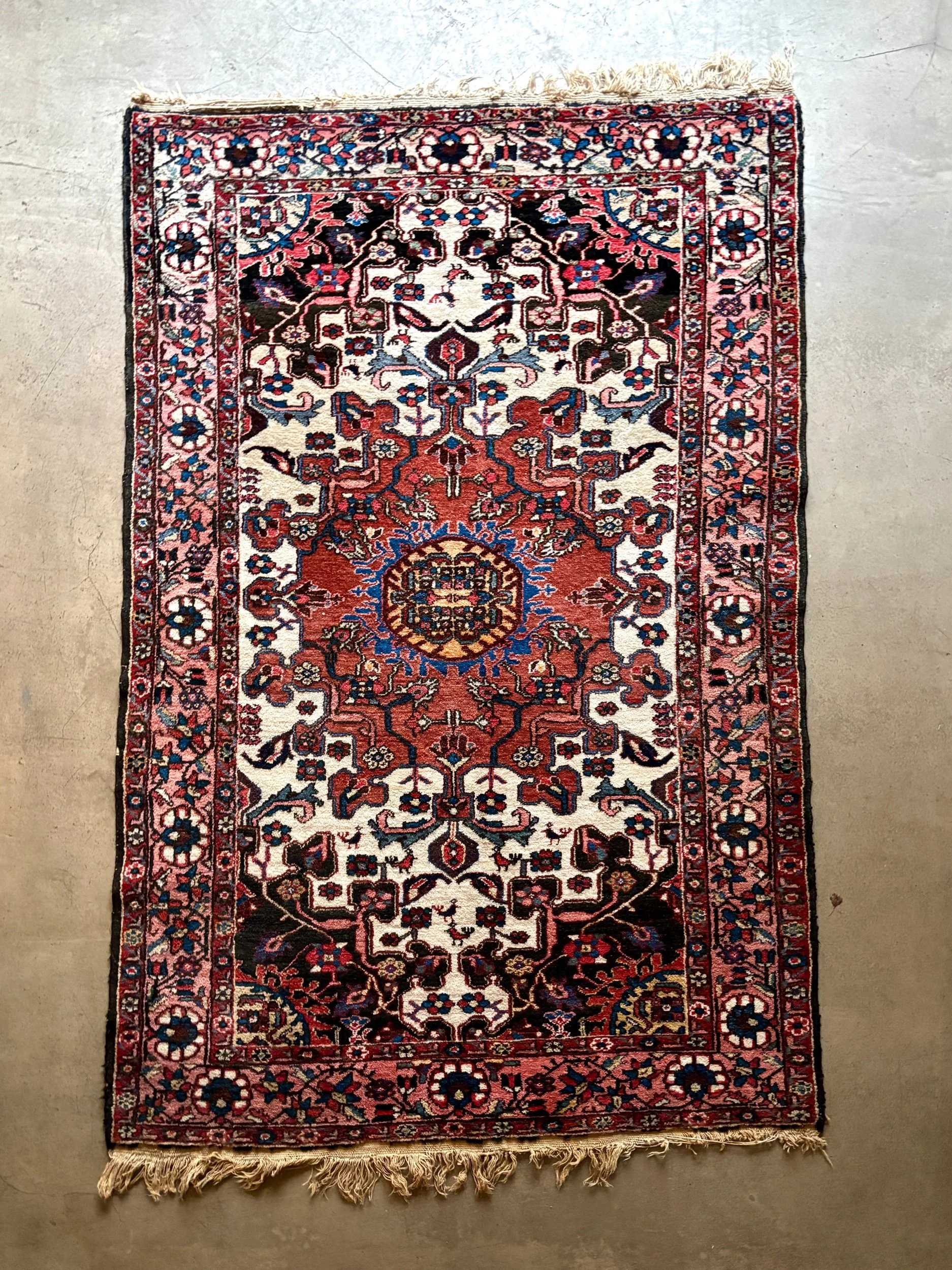 Tapis Persan en laine et soie vieux rose ☐ 198 x 138 cm
