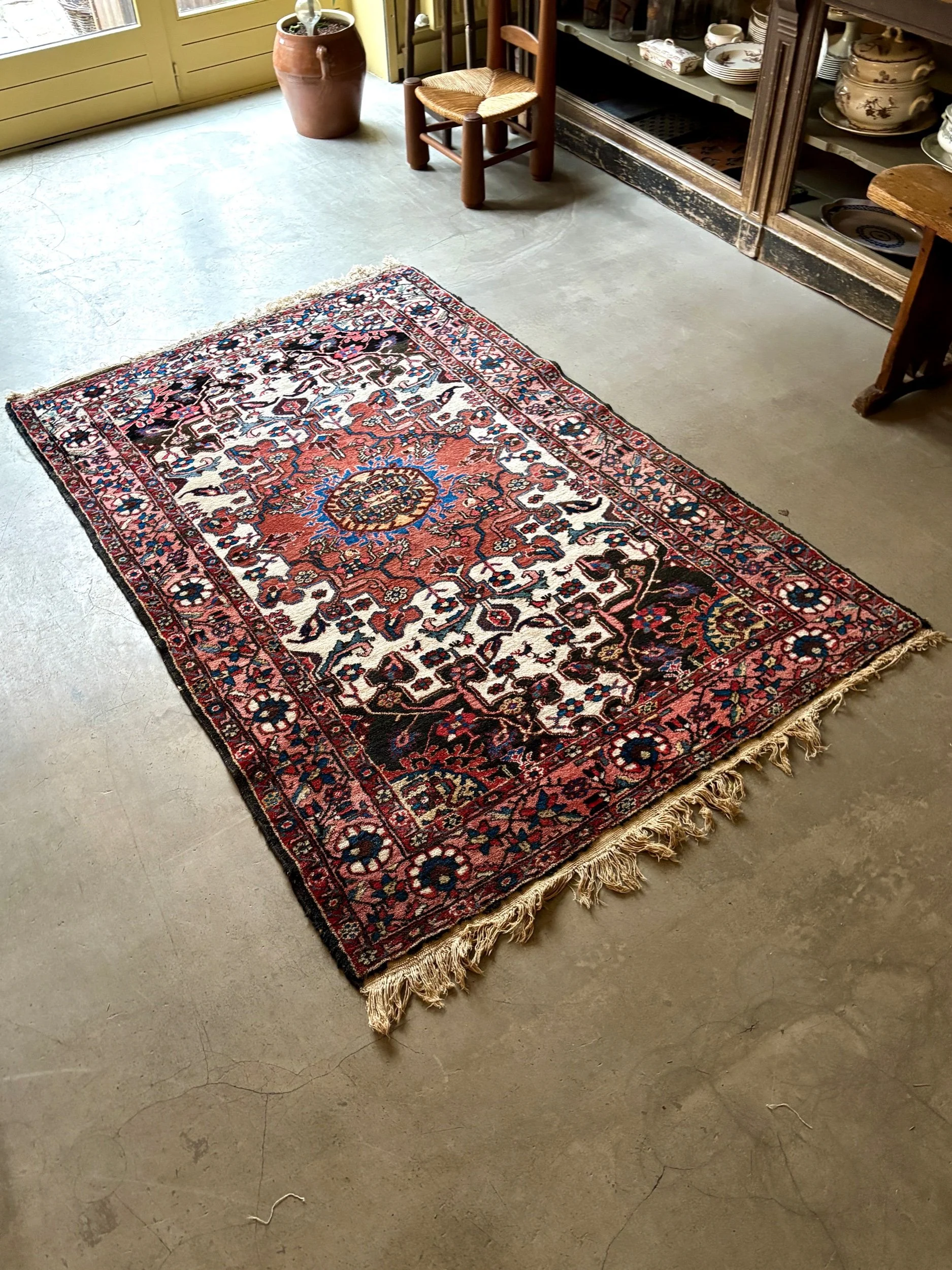 tapis-persan-laine-soie-rose-beige-noir-bleu-decoration-vintage-axs-design-paris-france