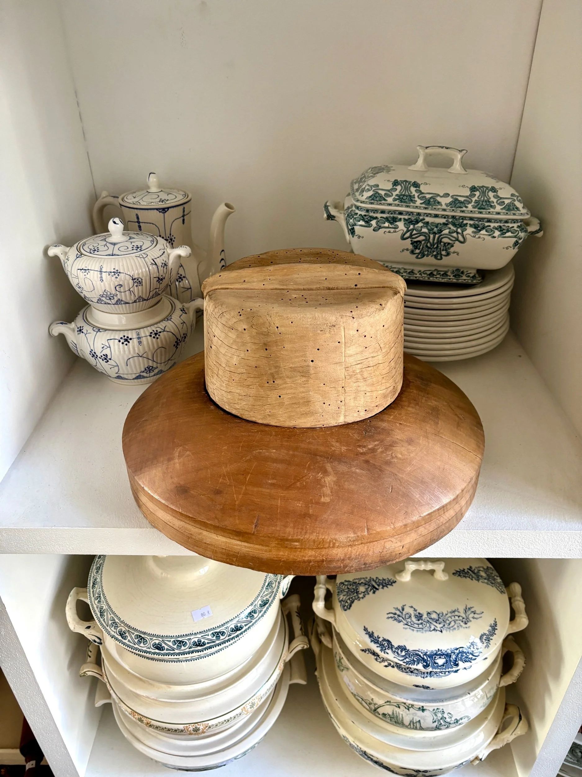 forme-chapelier-1-bois-clair-decoration-curiosit-vintage-axs-design-paris-france