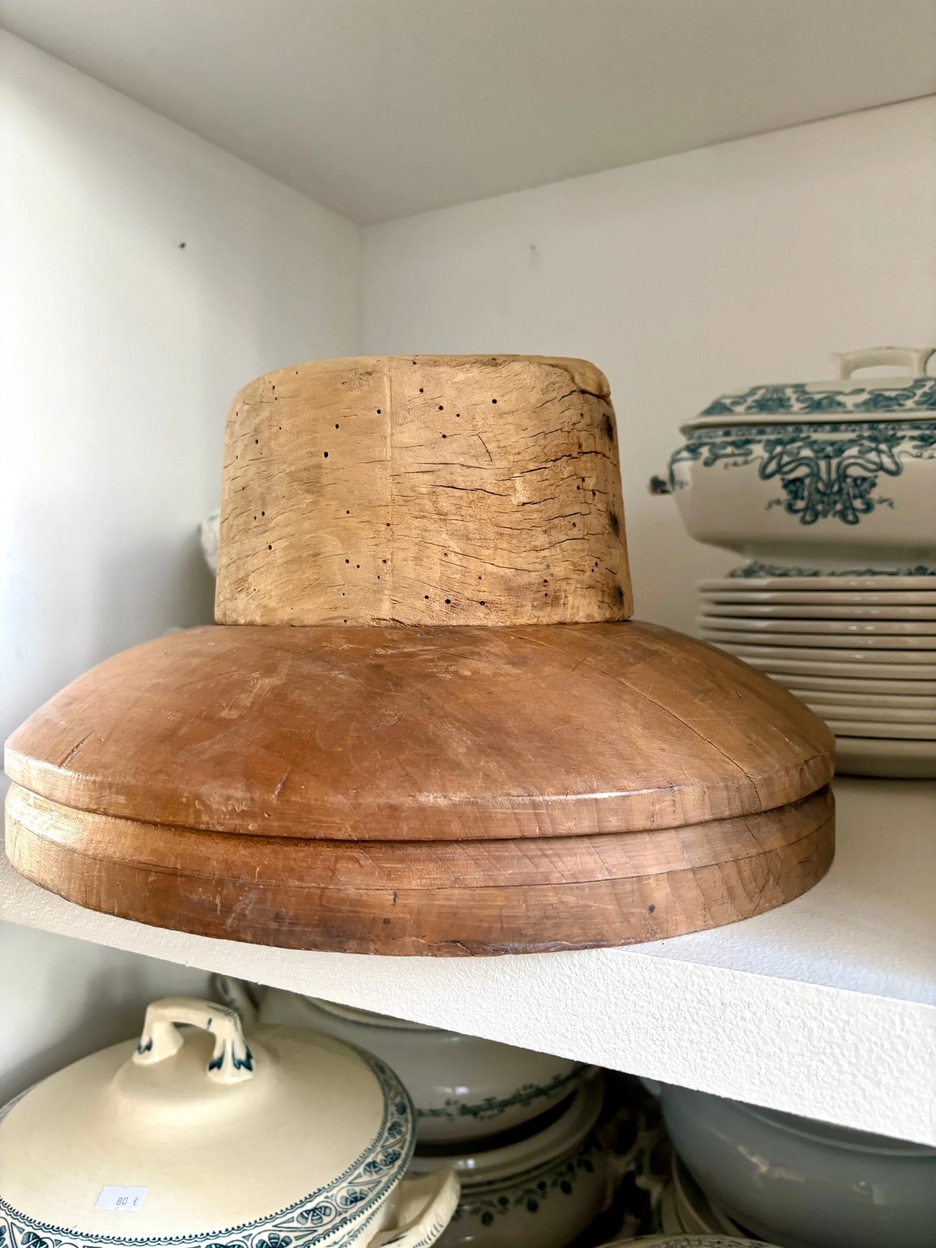 forme-chapelier-1-bois-clair-decoration-curiosit-vintage-axs-design-paris-france