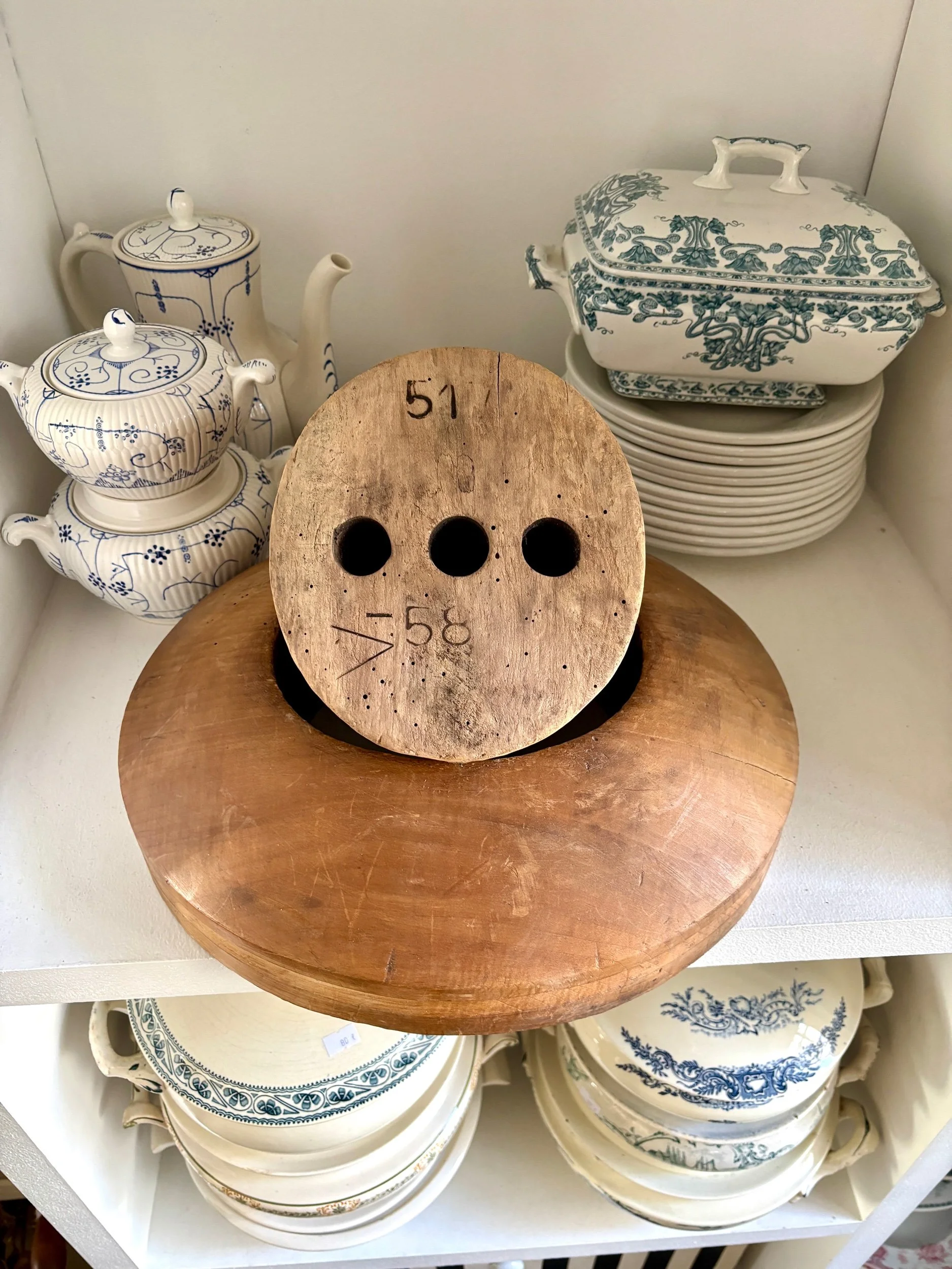 forme-chapelier-1-bois-clair-decoration-curiosit-vintage-axs-design-paris-france