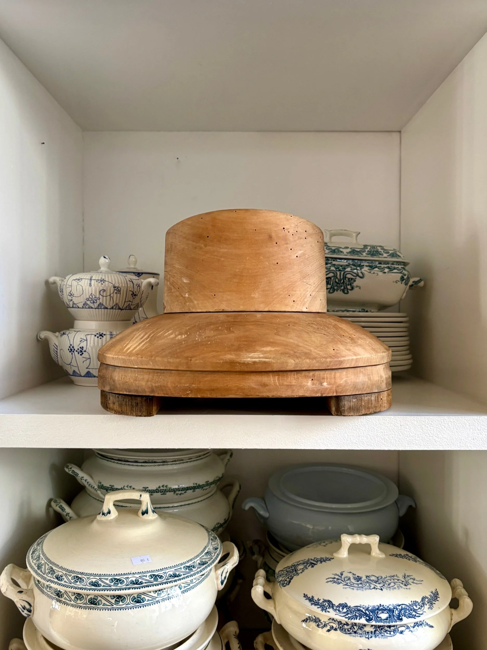 forme-chapelier-2-bois-clair-decoration-curiosite-vintage-axs-design-paris-france