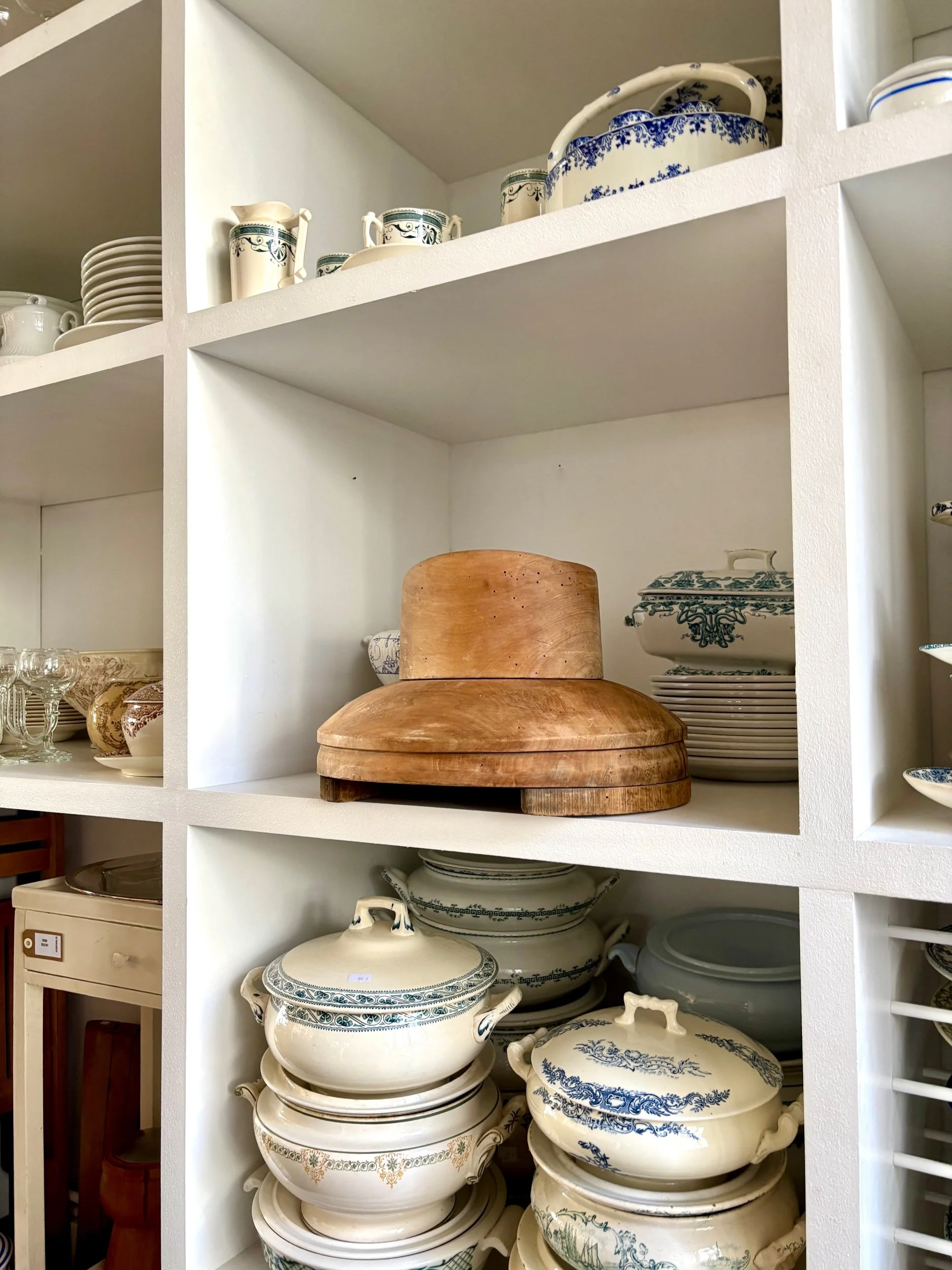 forme-chapelier-2-bois-clair-decoration-curiosite-vintage-axs-design-paris-france