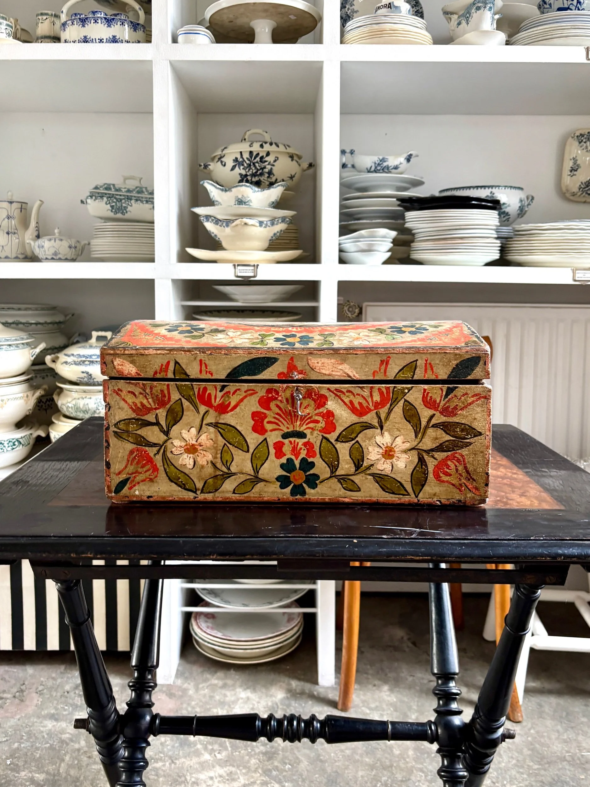 coffret-mariage-art-populaire-bois-peint-decoration-vintage-axs-design-paris-france