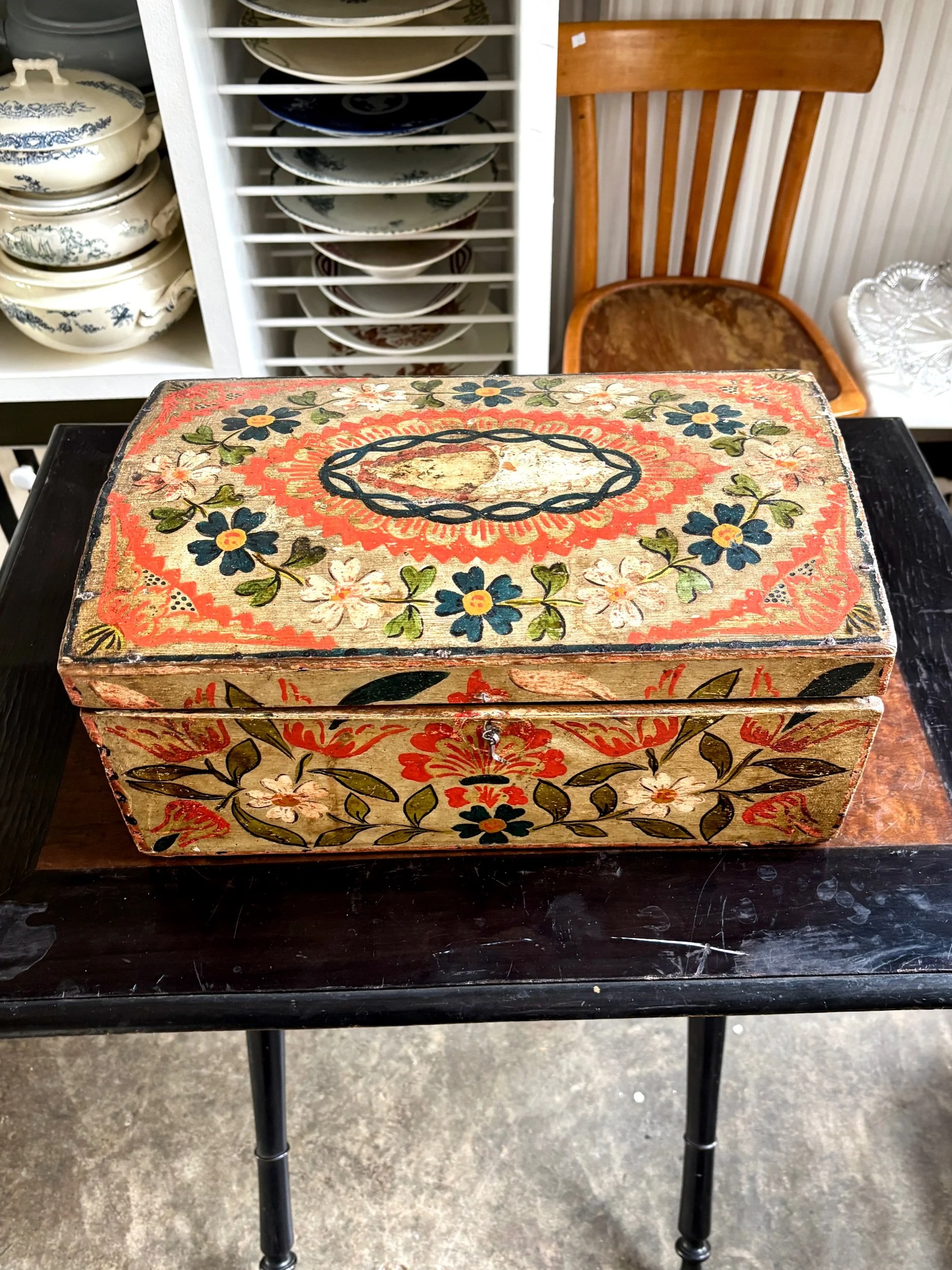 coffret-mariage-art-populaire-bois-peint-decoration-vintage-axs-design-paris-france