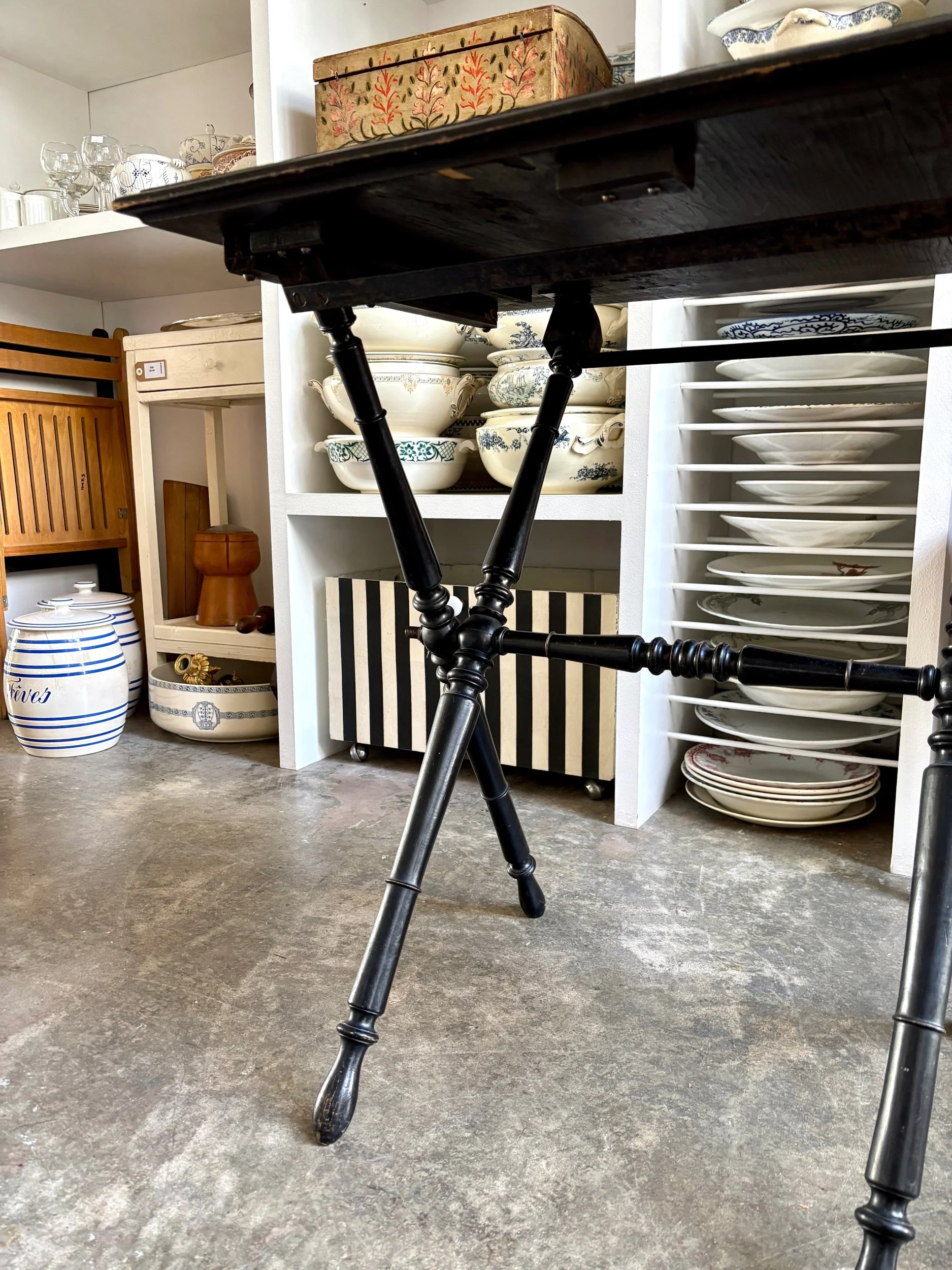 table-pliante-napolon-iii-bois-noirci-axs-design-parix-france