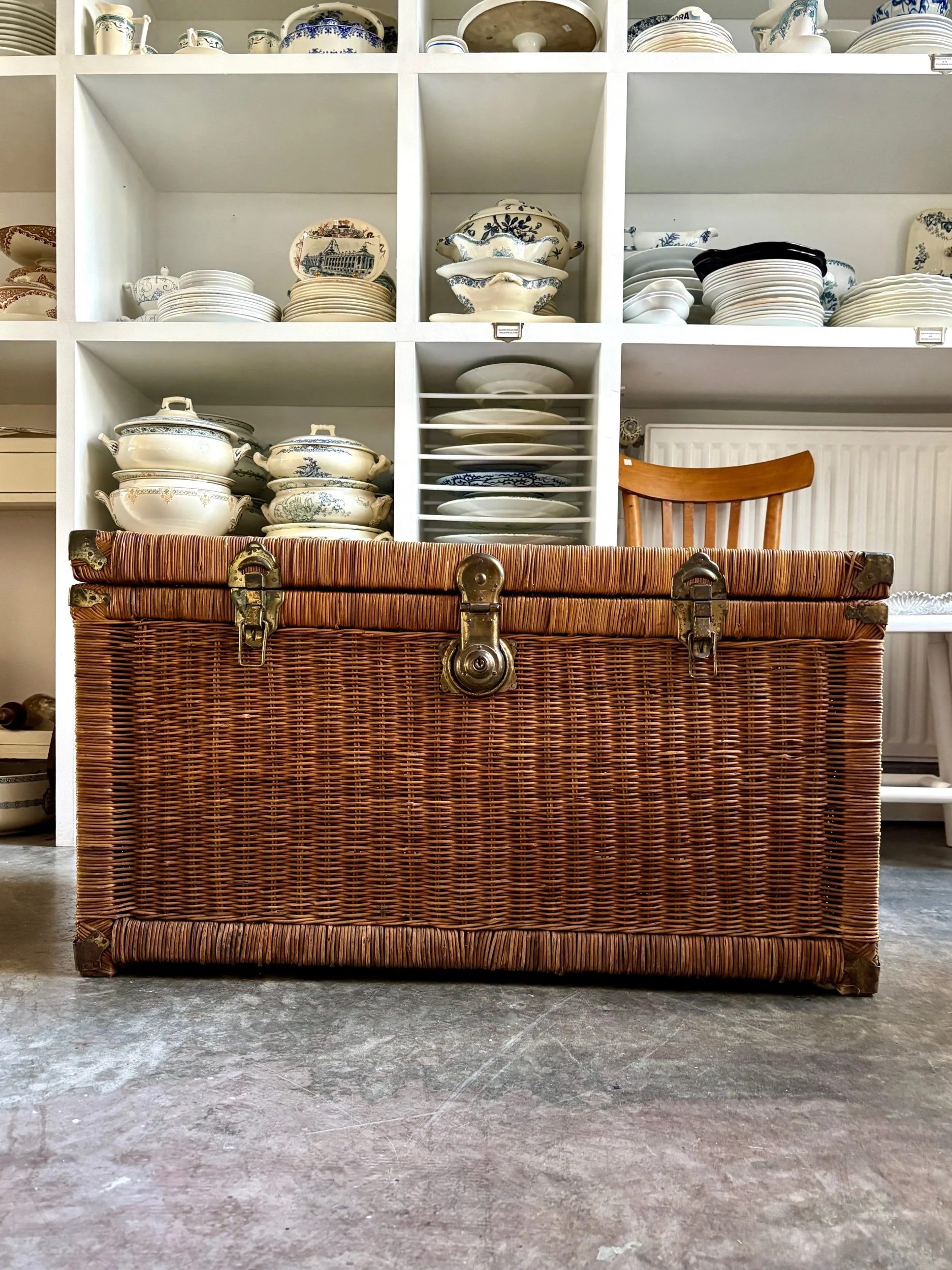 malle-coffre-osier-bois-meuble-rangement-vintage-axs-design-paris-france