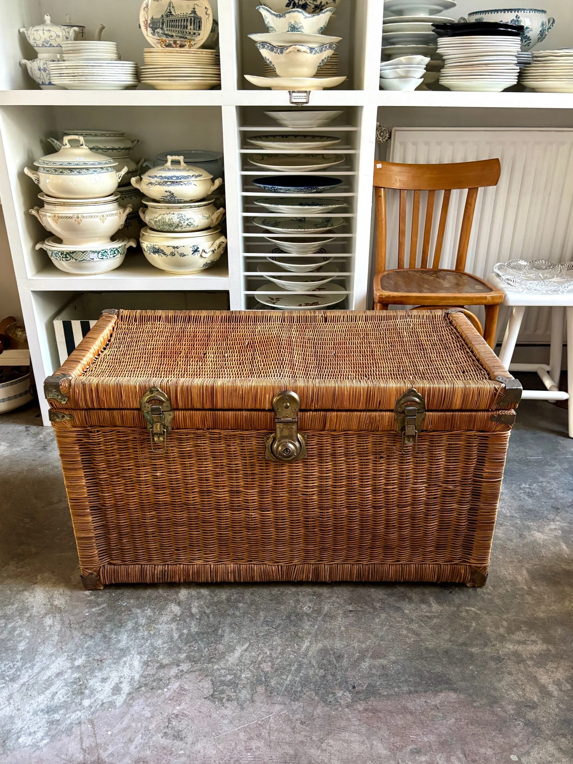 malle-coffre-osier-bois-meuble-rangement-vintage-axs-design-paris-france