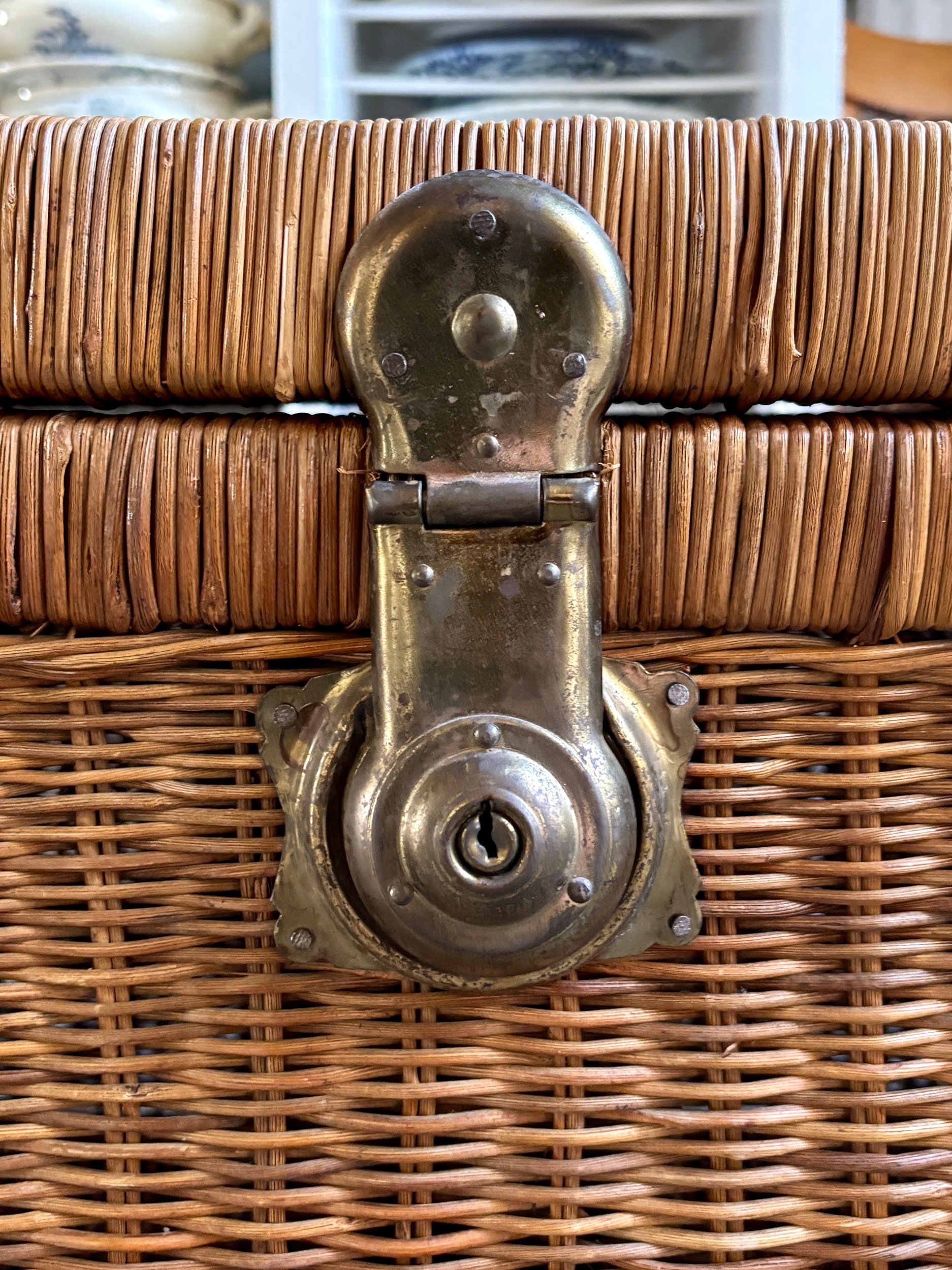 malle-coffre-osier-bois-meuble-rangement-vintage-axs-design-paris-france