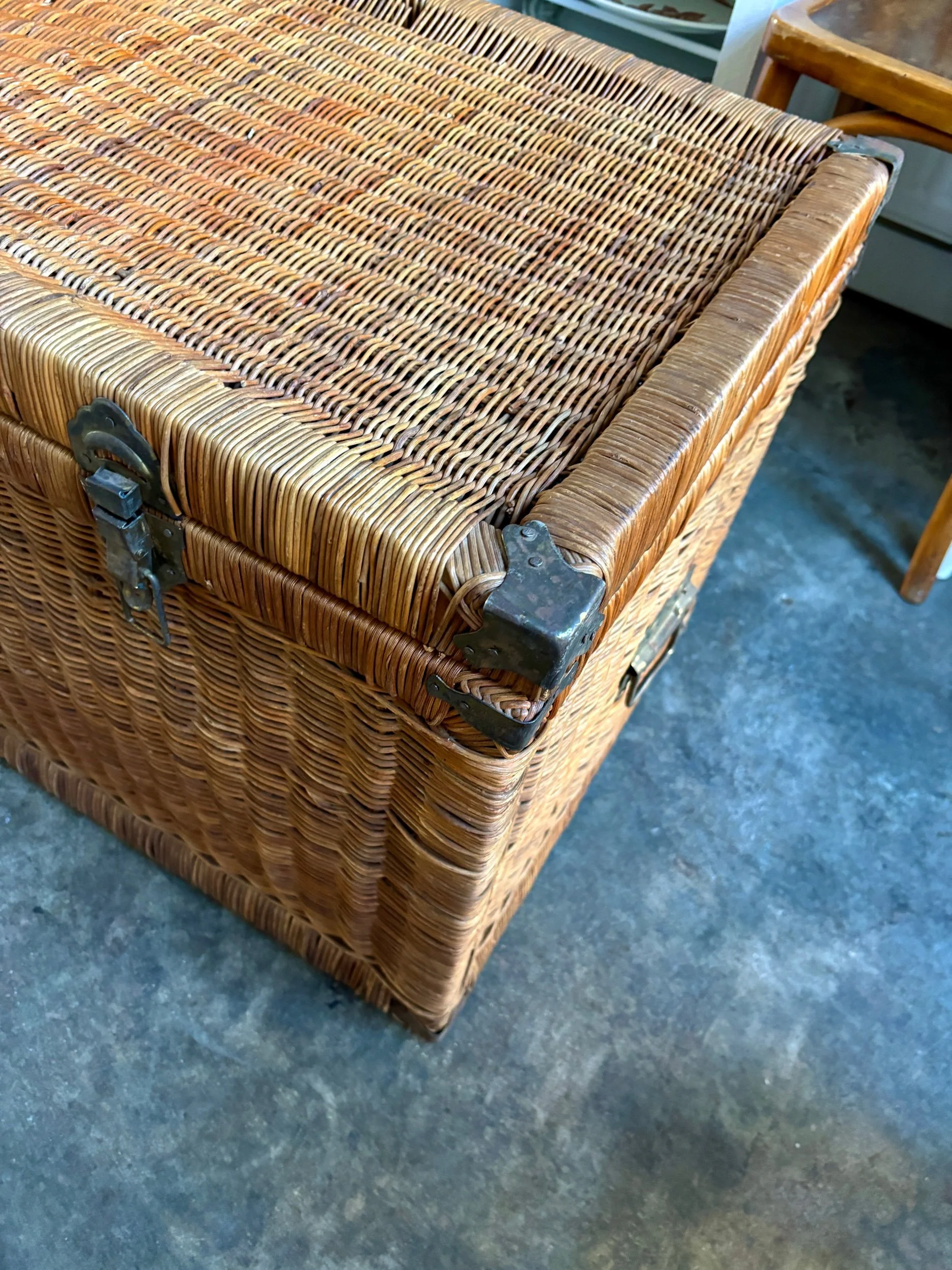 malle-coffre-osier-bois-meuble-rangement-vintage-axs-design-paris-france