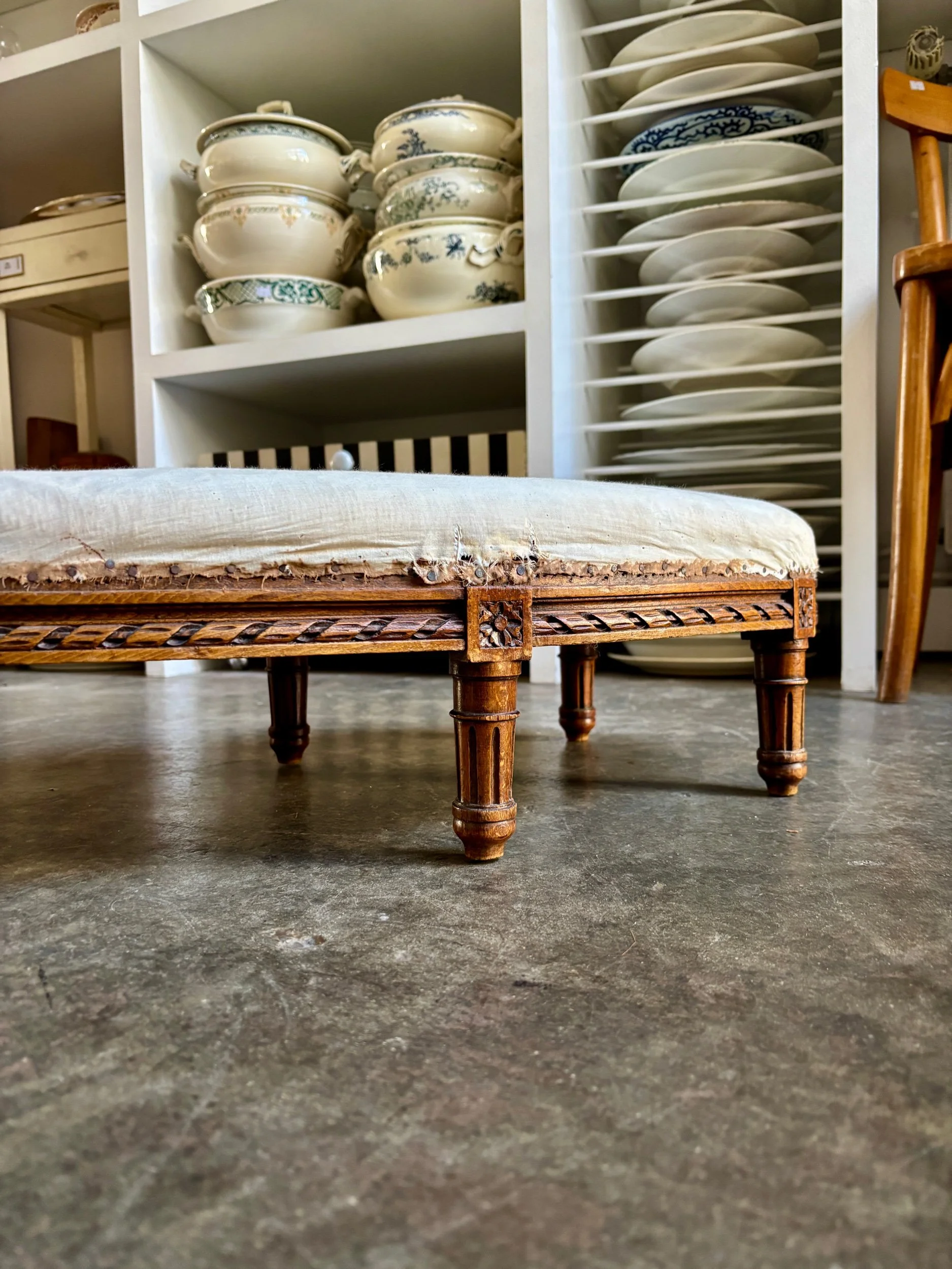 repose-pied-louis-xvi-bois-coton-meuble-vintage-axs-design-paris-france