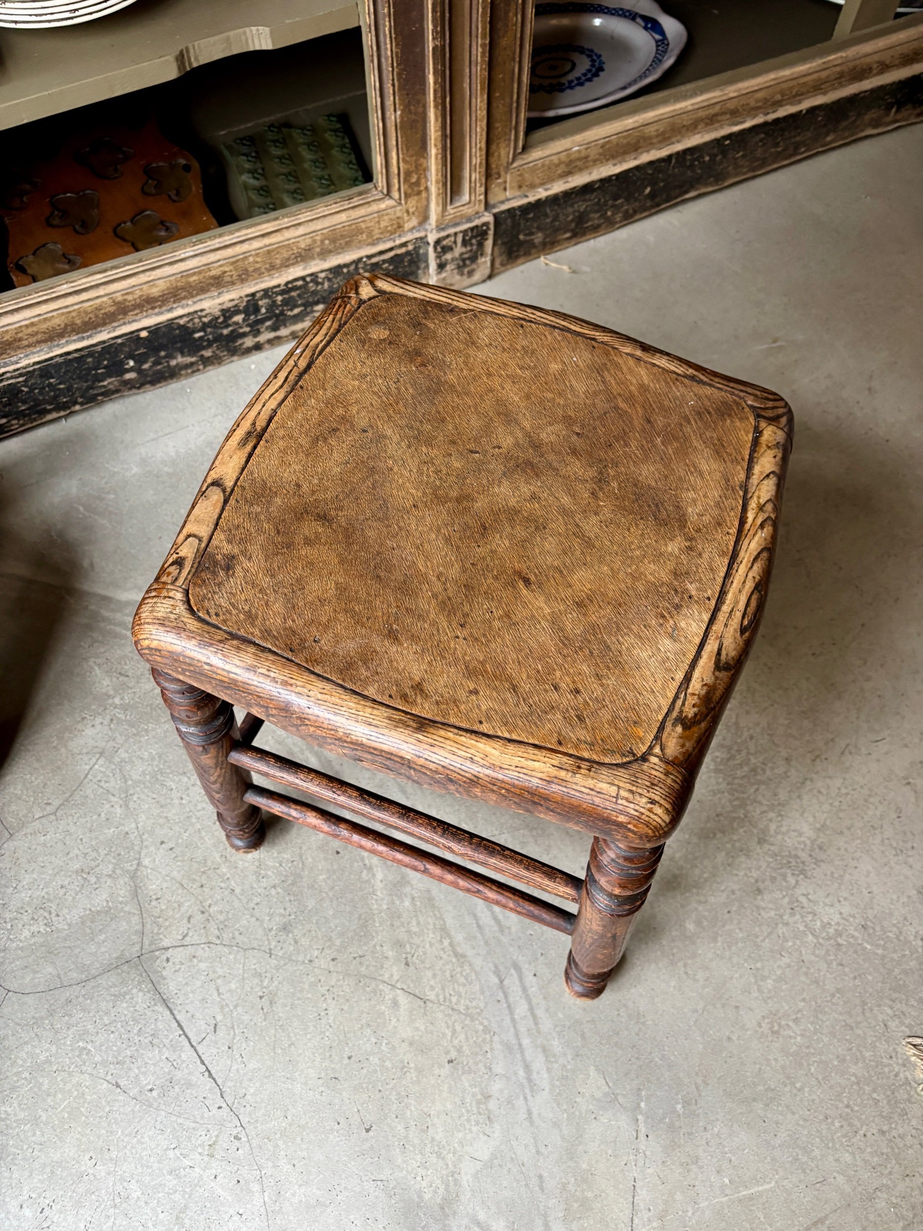 tabouret-bois-tourne-moulure-assise-vintage-axs-design-paris-france