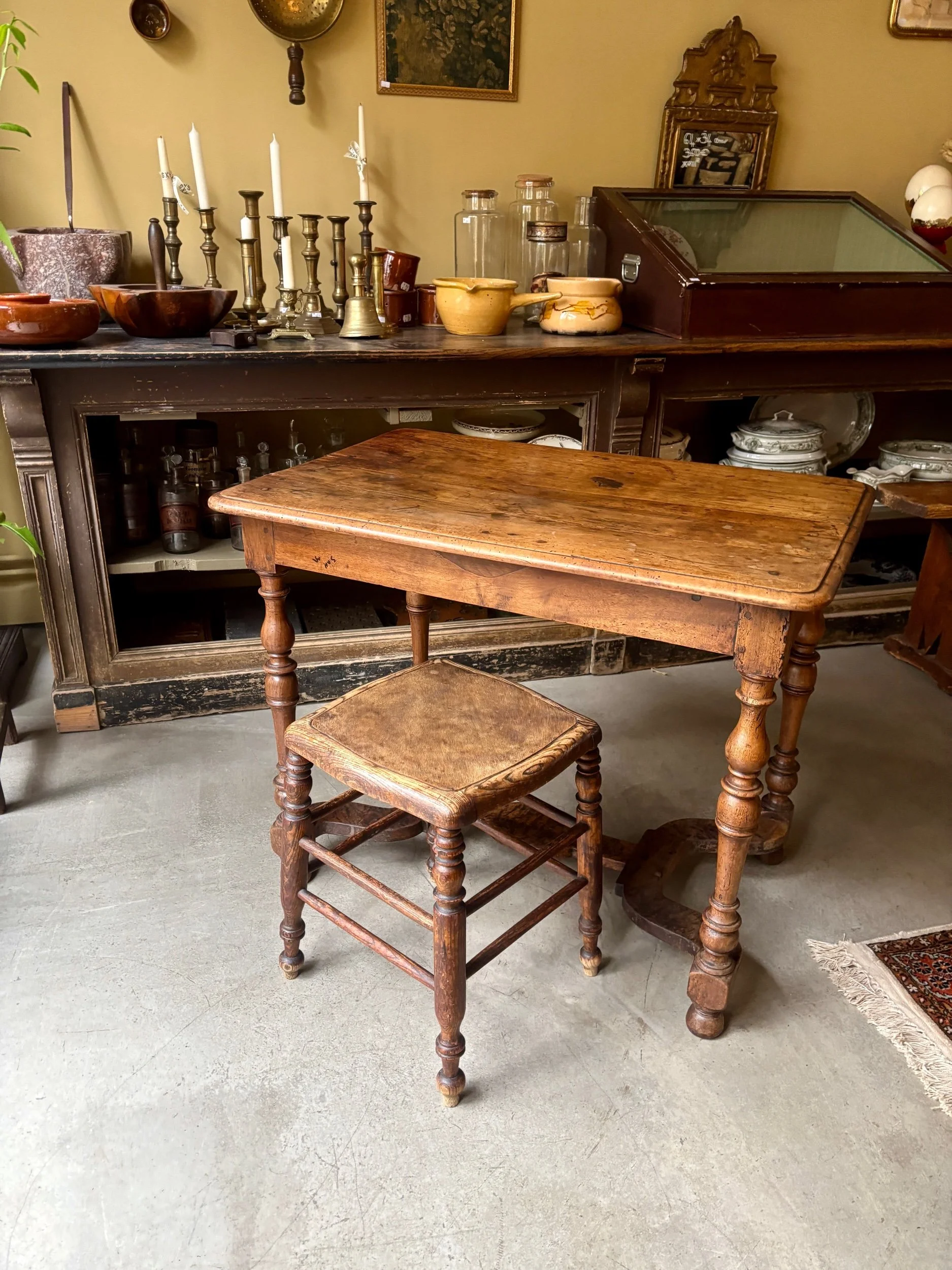 tabouret-bois-tourne-moulure-assise-vintage-axs-design-paris-france