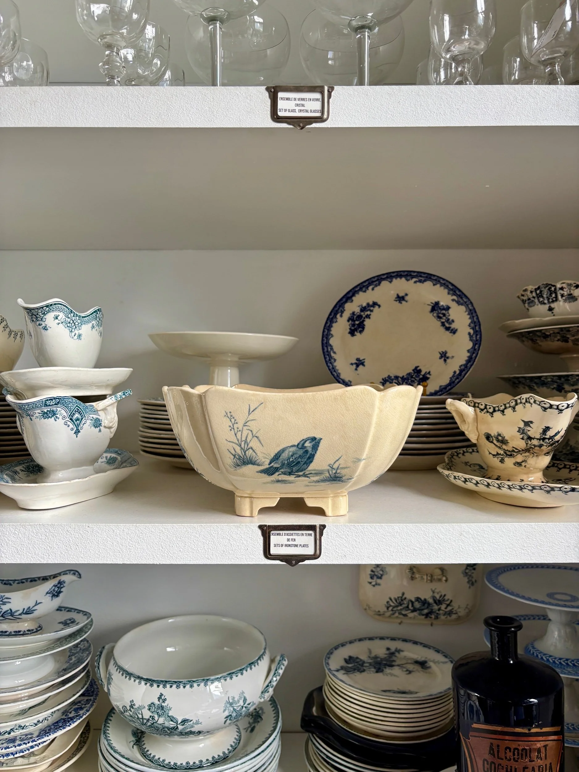 Saladier Gien en terre de fer bleue, service "Oiseaux" vers 1870