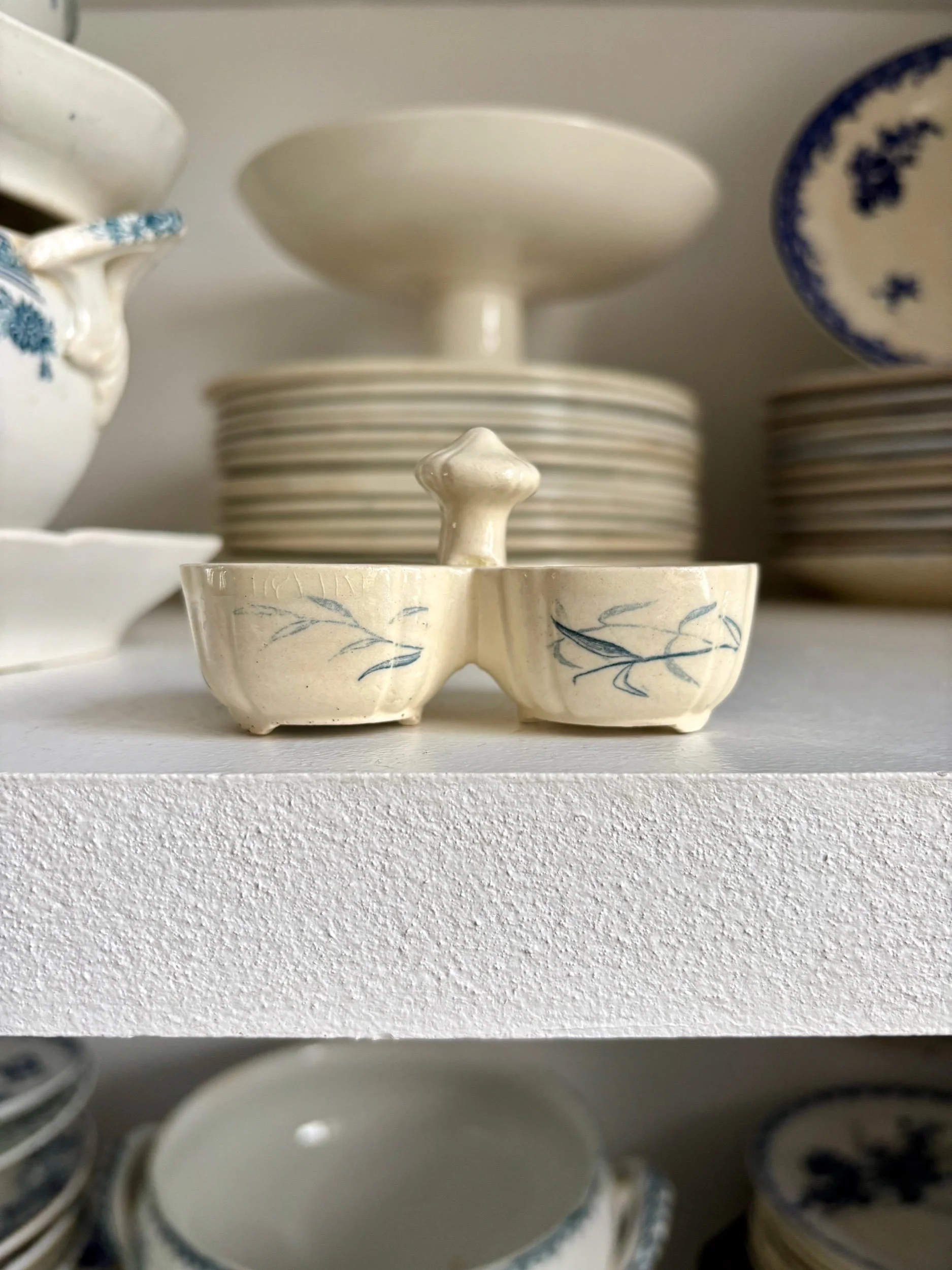 saleron-gien-bleu-oiseaux-terre-fer-vaisselle-vintage-axs-design-paris-france