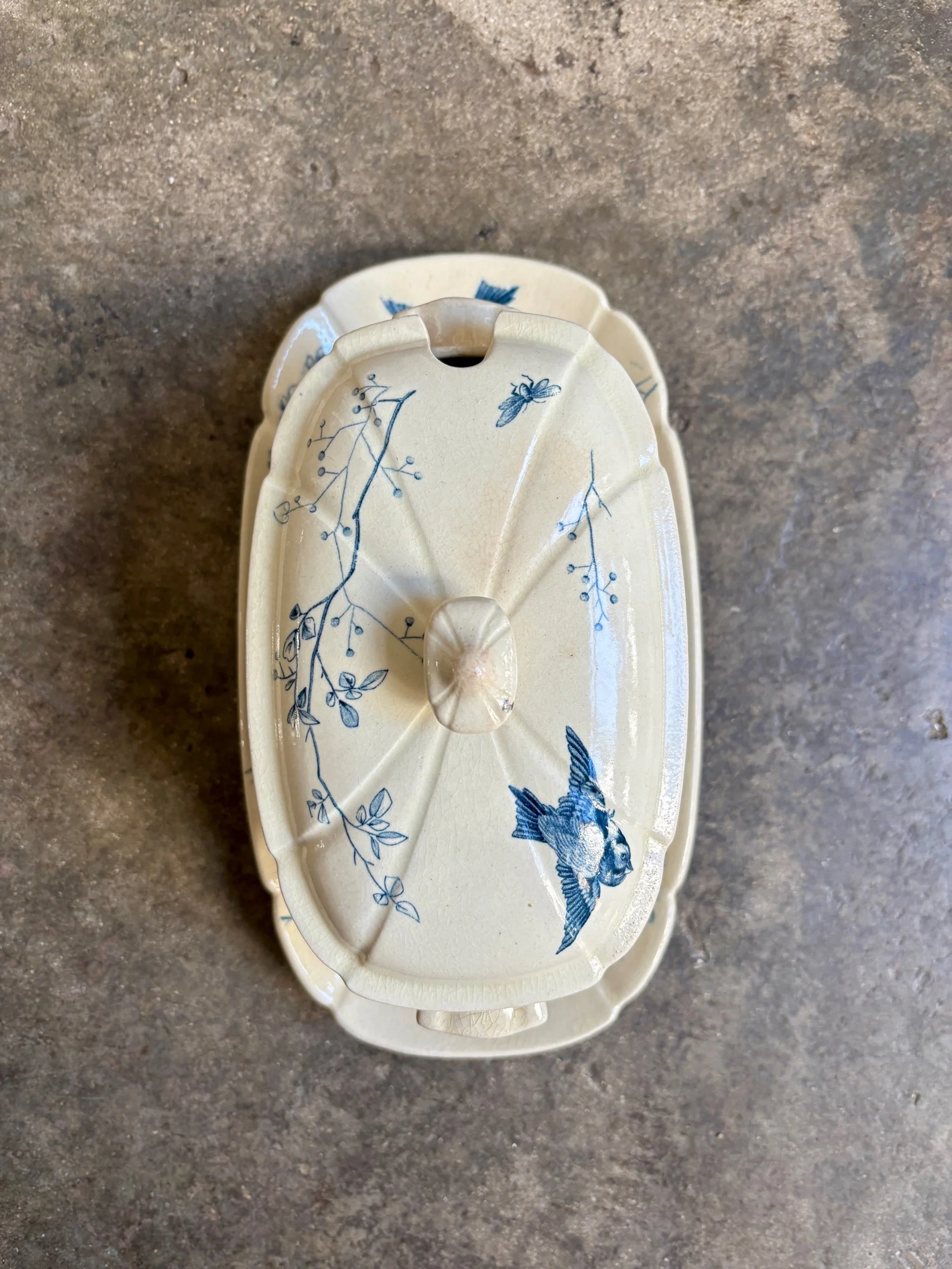 sauciere-couvercle-gien-oiseaux-terre-fer-bleu-vaisselle-vintage-axs-design-paris-france