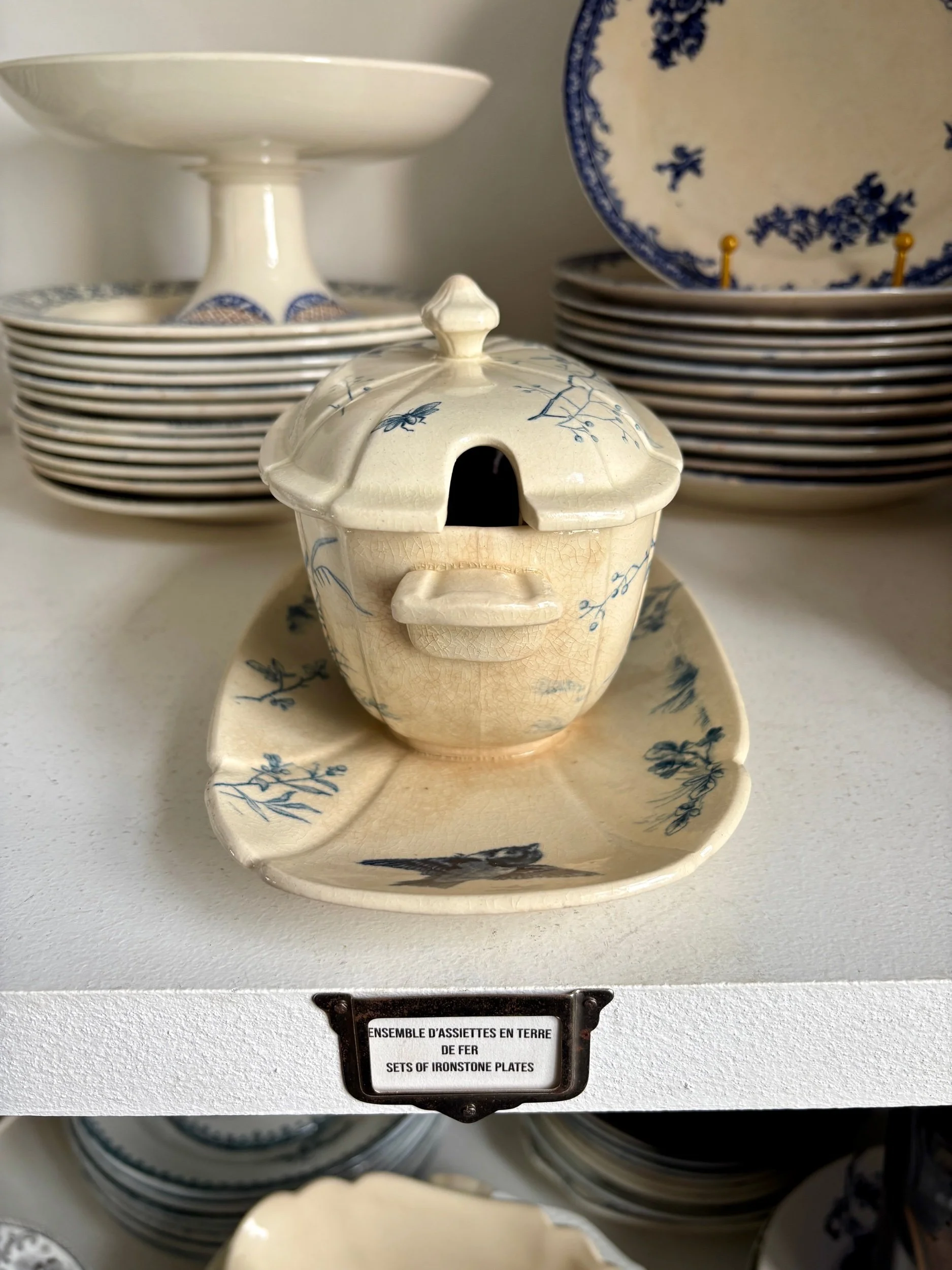 sauciere-couvercle-gien-oiseaux-terre-fer-bleu-vaisselle-vintage-axs-design-paris-france