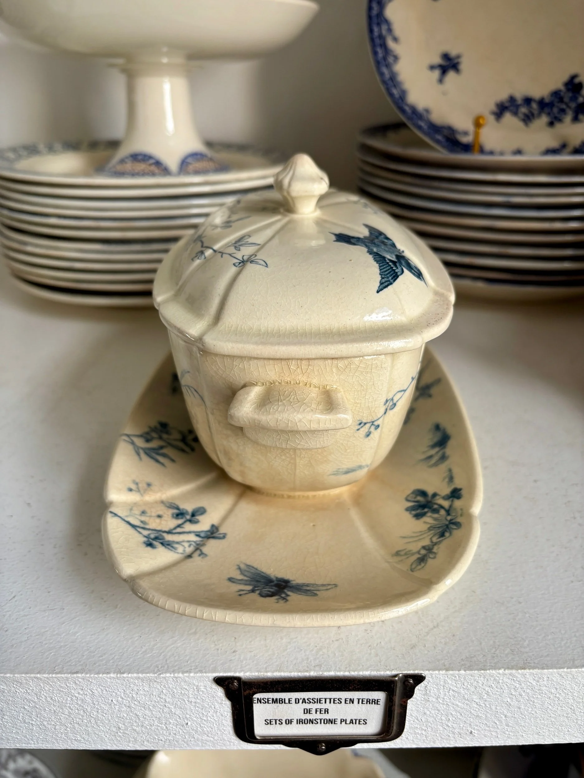 sauciere-couvercle-gien-oiseaux-terre-fer-bleu-vaisselle-vintage-axs-design-paris-france