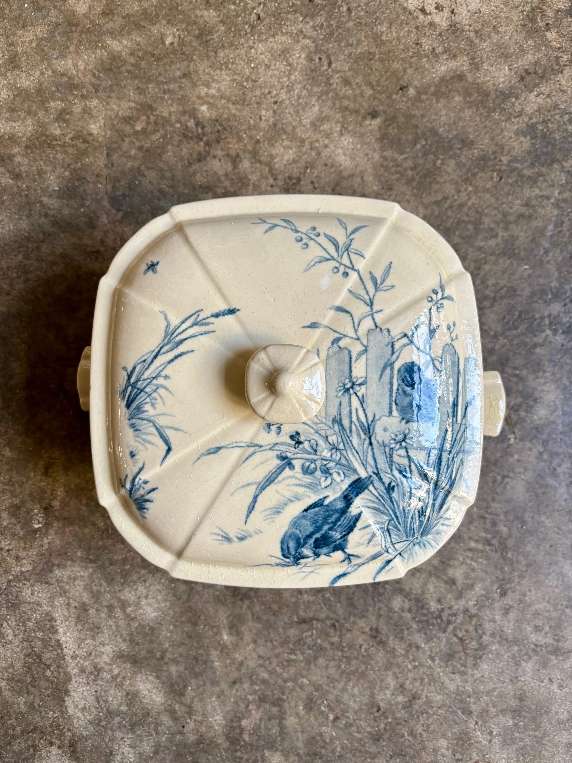 soupiere-gien-bleu-oiseaux-terre-fer-vaisselle-vintage-axs-design-paris-france