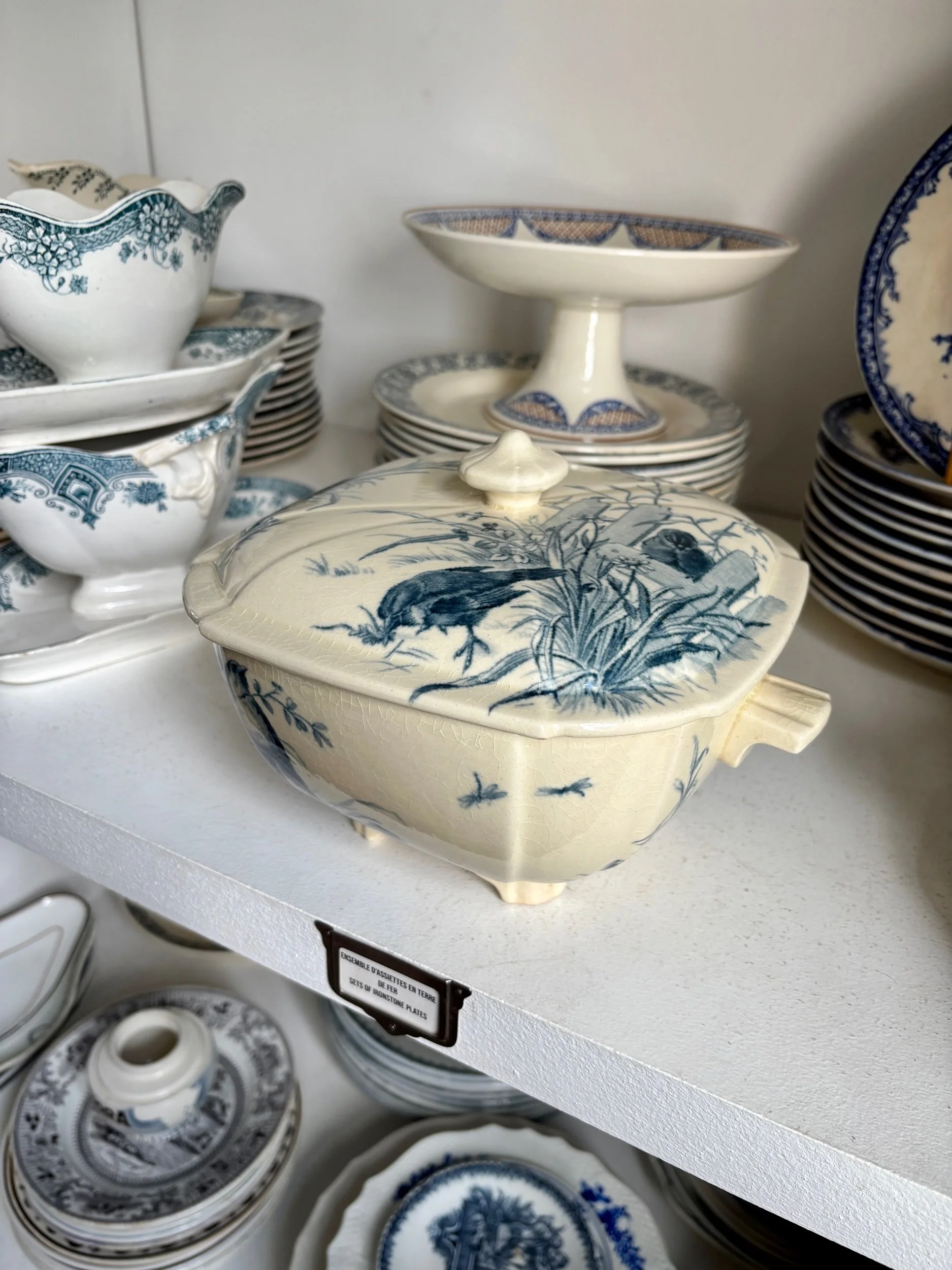 soupiere-gien-bleu-oiseaux-terre-fer-vaisselle-vintage-axs-design-paris-france