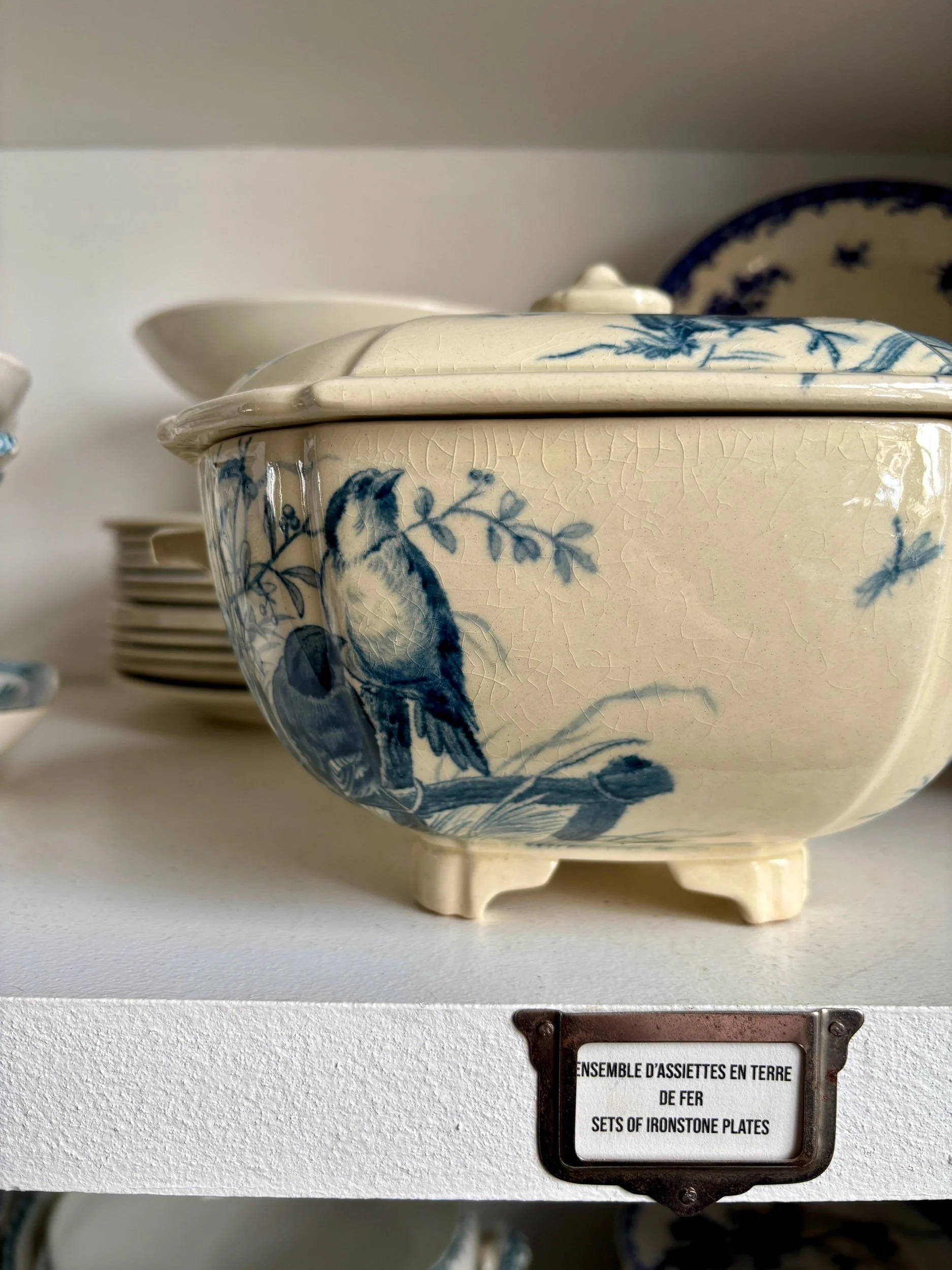 soupiere-gien-bleu-oiseaux-terre-fer-vaisselle-vintage-axs-design-paris-france