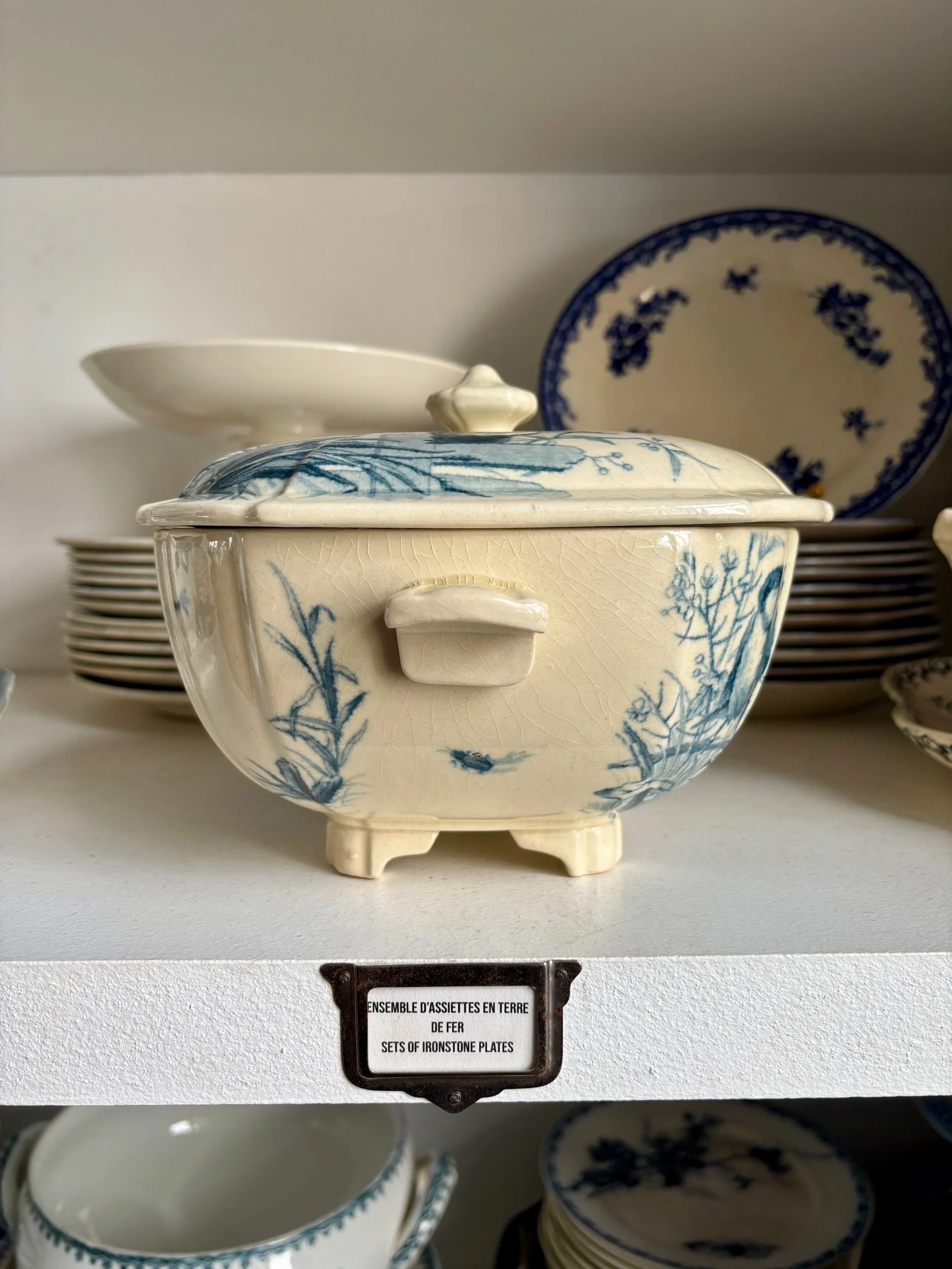 soupiere-gien-bleu-oiseaux-terre-fer-vaisselle-vintage-axs-design-paris-france