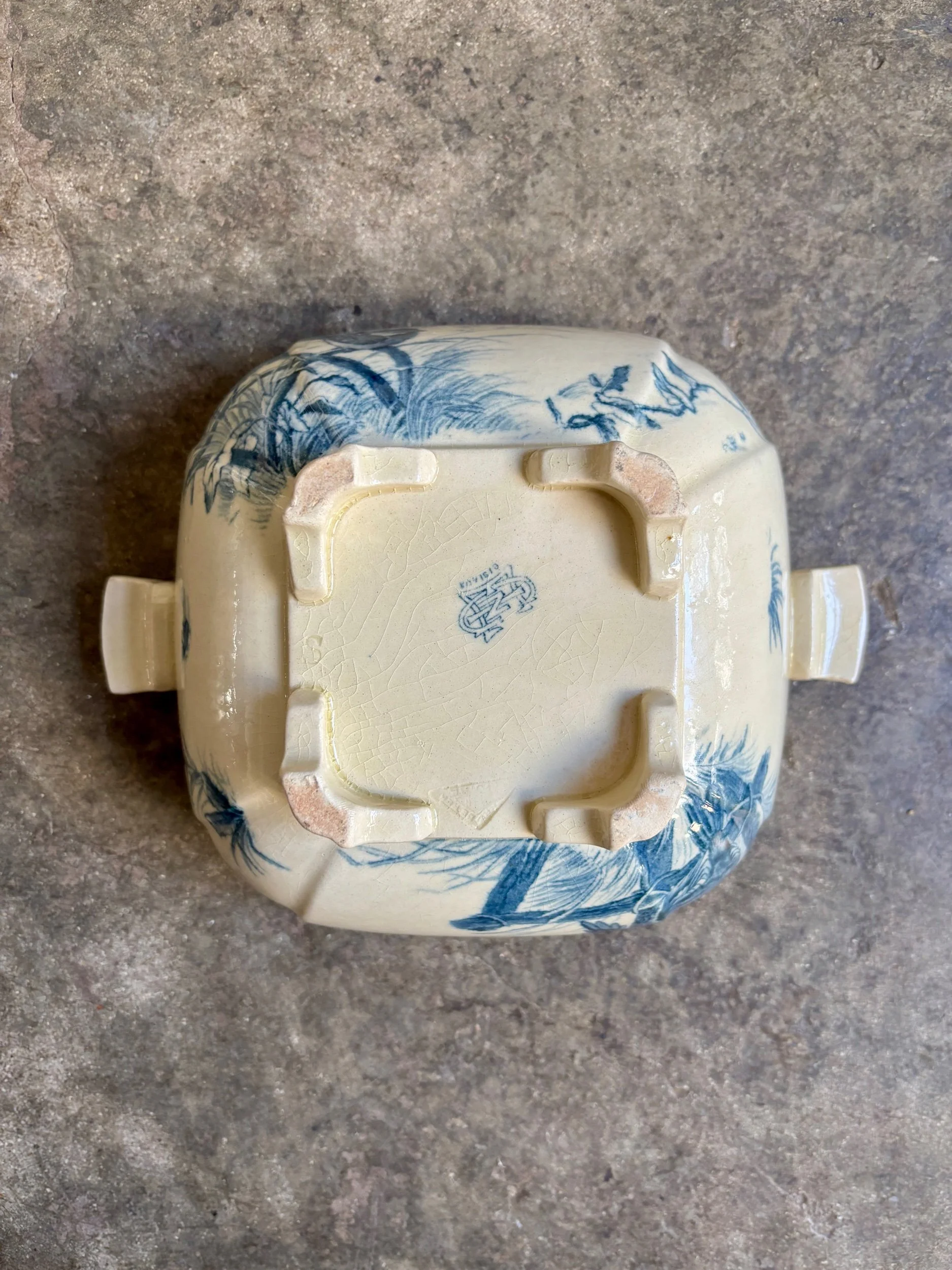 soupiere-gien-bleu-oiseaux-terre-fer-vaisselle-vintage-axs-design-paris-france