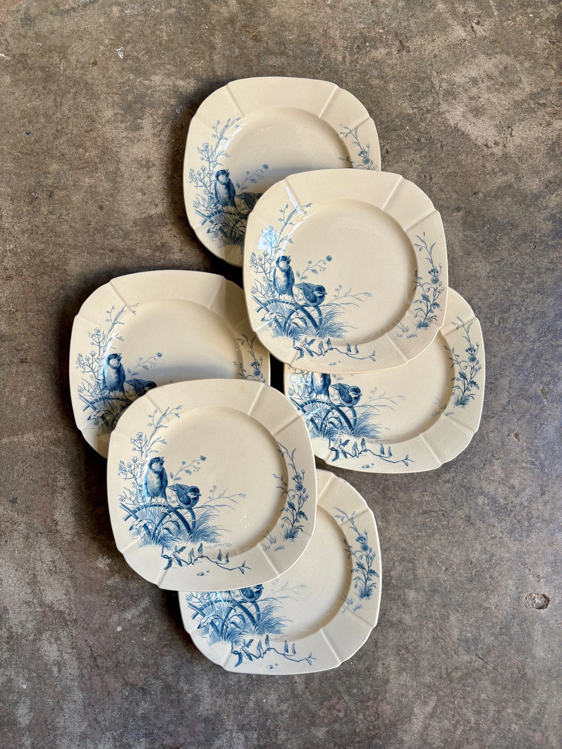 6 assiettes à dessert Gien en terre de fer bleue, service "Oiseaux" vers 1870 n°3