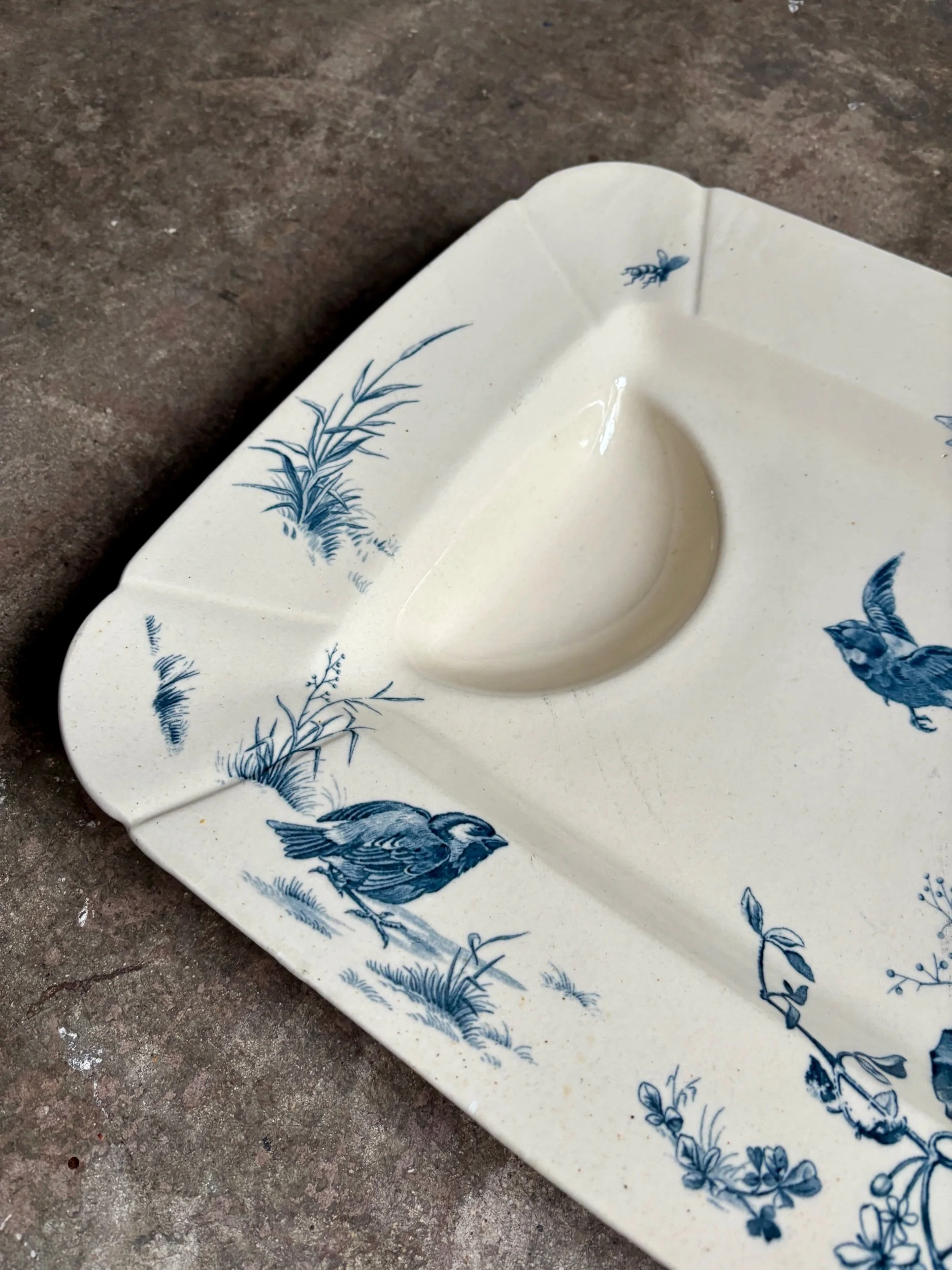 grand-plat-rectangle-viande-gien-oiseaux-bleu-terre-fer-vaisselle-vintage-axs-design-paris-france