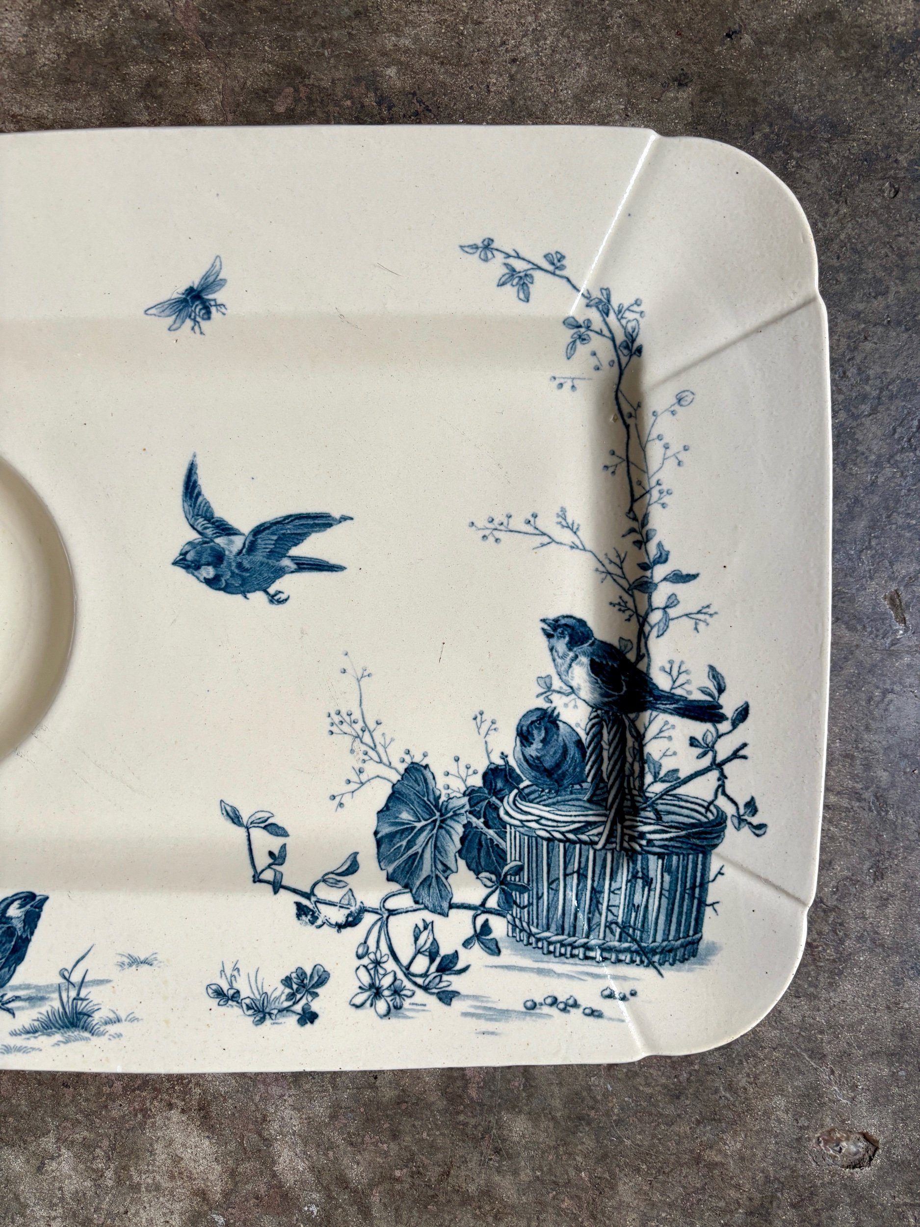 grand-plat-rectangle-viande-gien-oiseaux-bleu-terre-fer-vaisselle-vintage-axs-design-paris-france