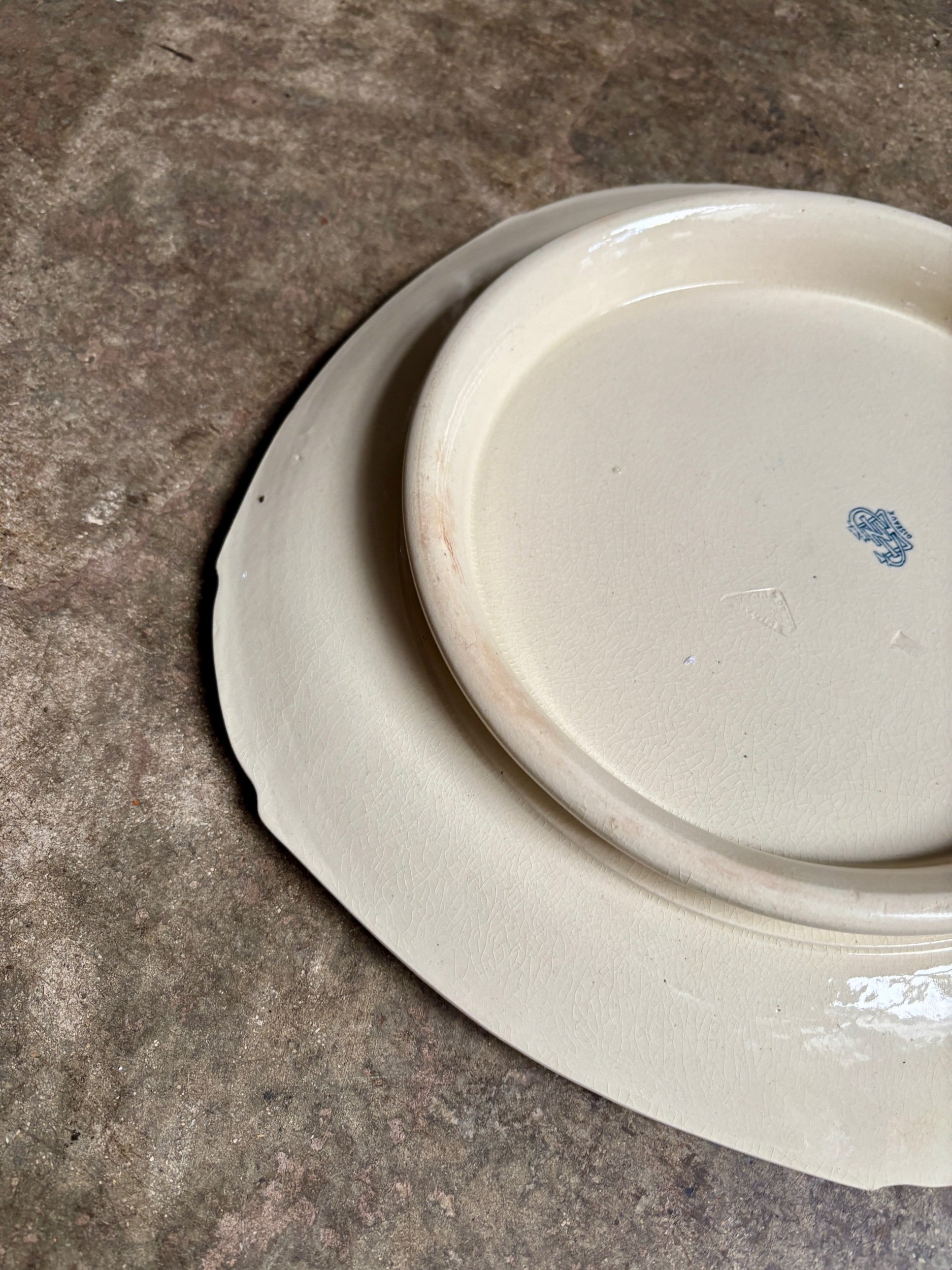 moyen-plat-carre-gien-piedouche-bleu-terre-fer-oiseaux-vaisselle-vintage-axs-design-paris-france