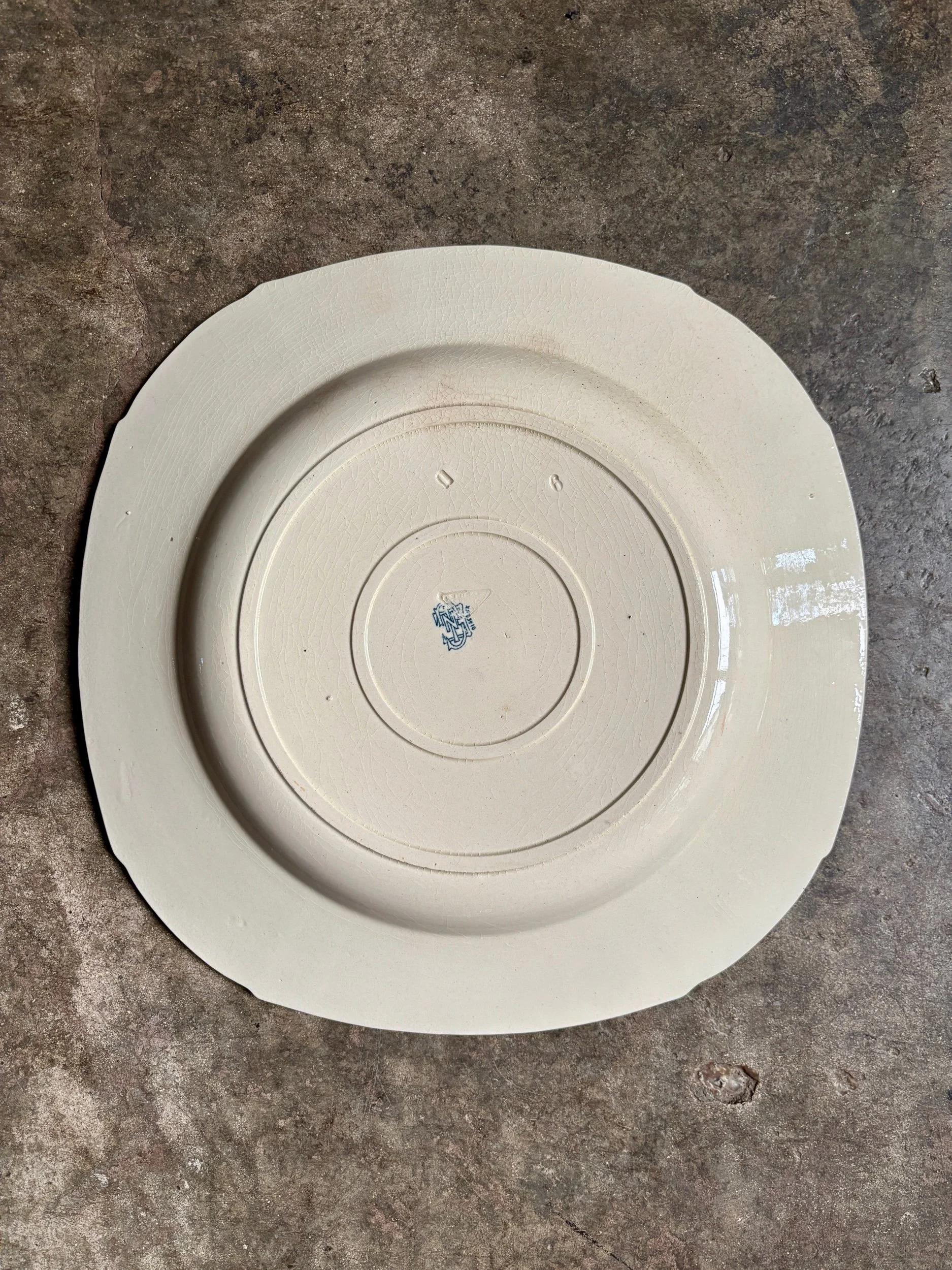 plat-moyen-carre-creux-gien-oiseaux-bleu-terre-fer-vaisselle-axs-design-paris-france