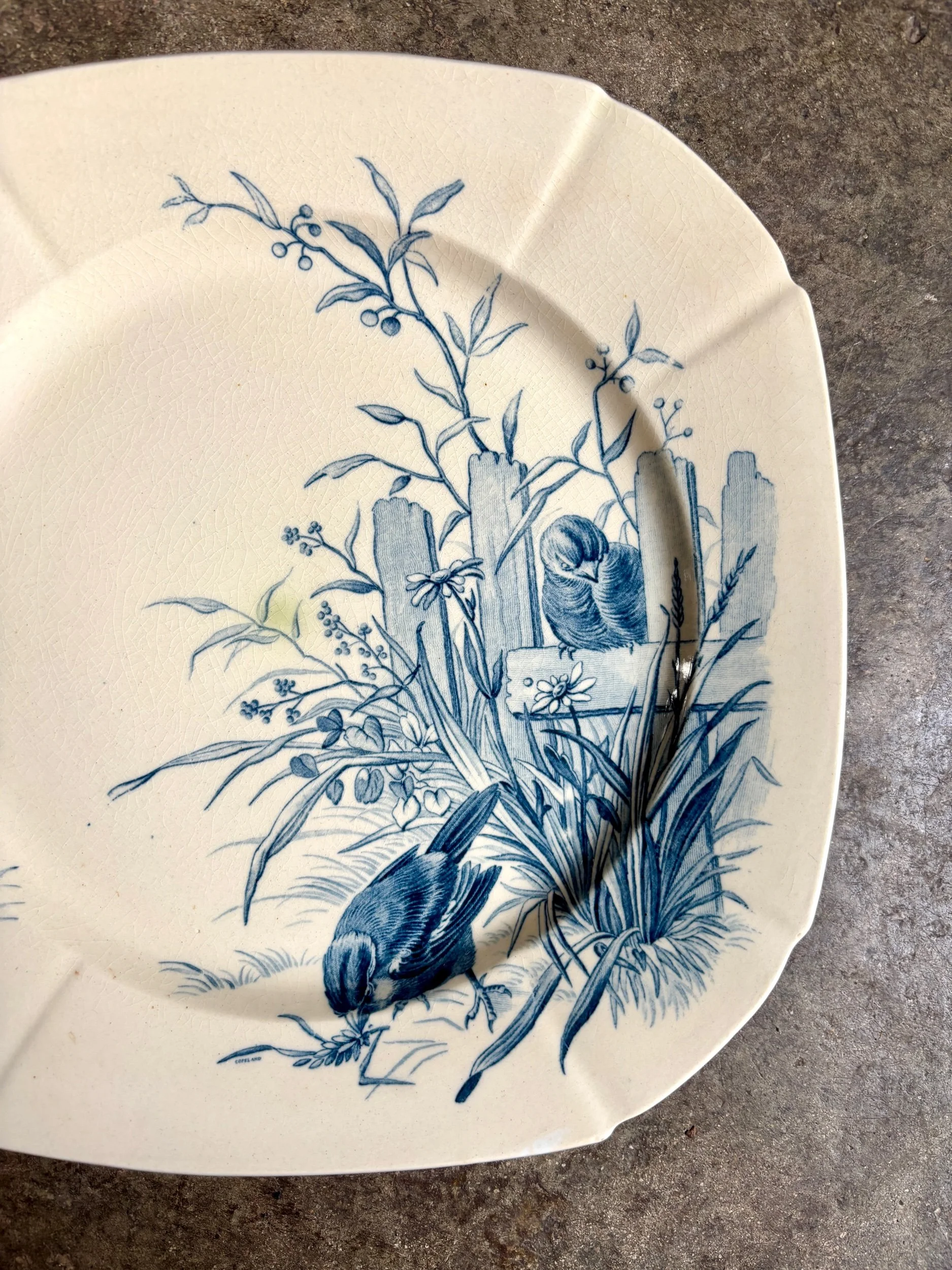 Assiette plate Gien en terre de fer bleue, service "Oiseaux" vers 1870 n°2
