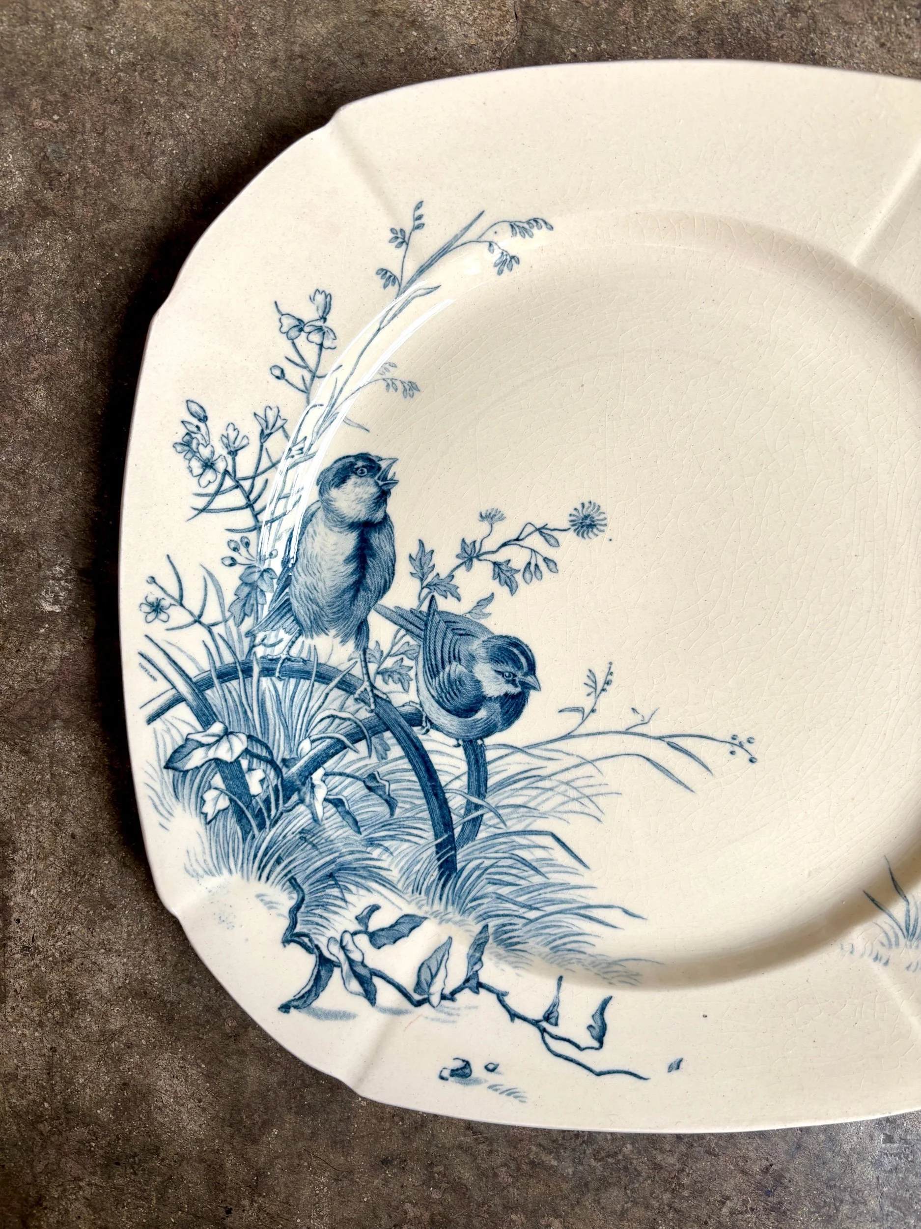 Assiette plate Gien en terre de fer bleue, service "Oiseaux" vers 1870 n°4