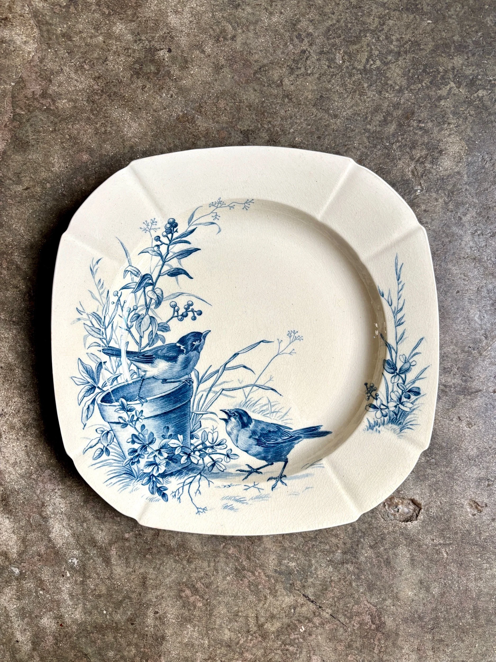 Assiette creuse Gien en terre de fer bleue, service "Oiseaux" vers 1870 n°6