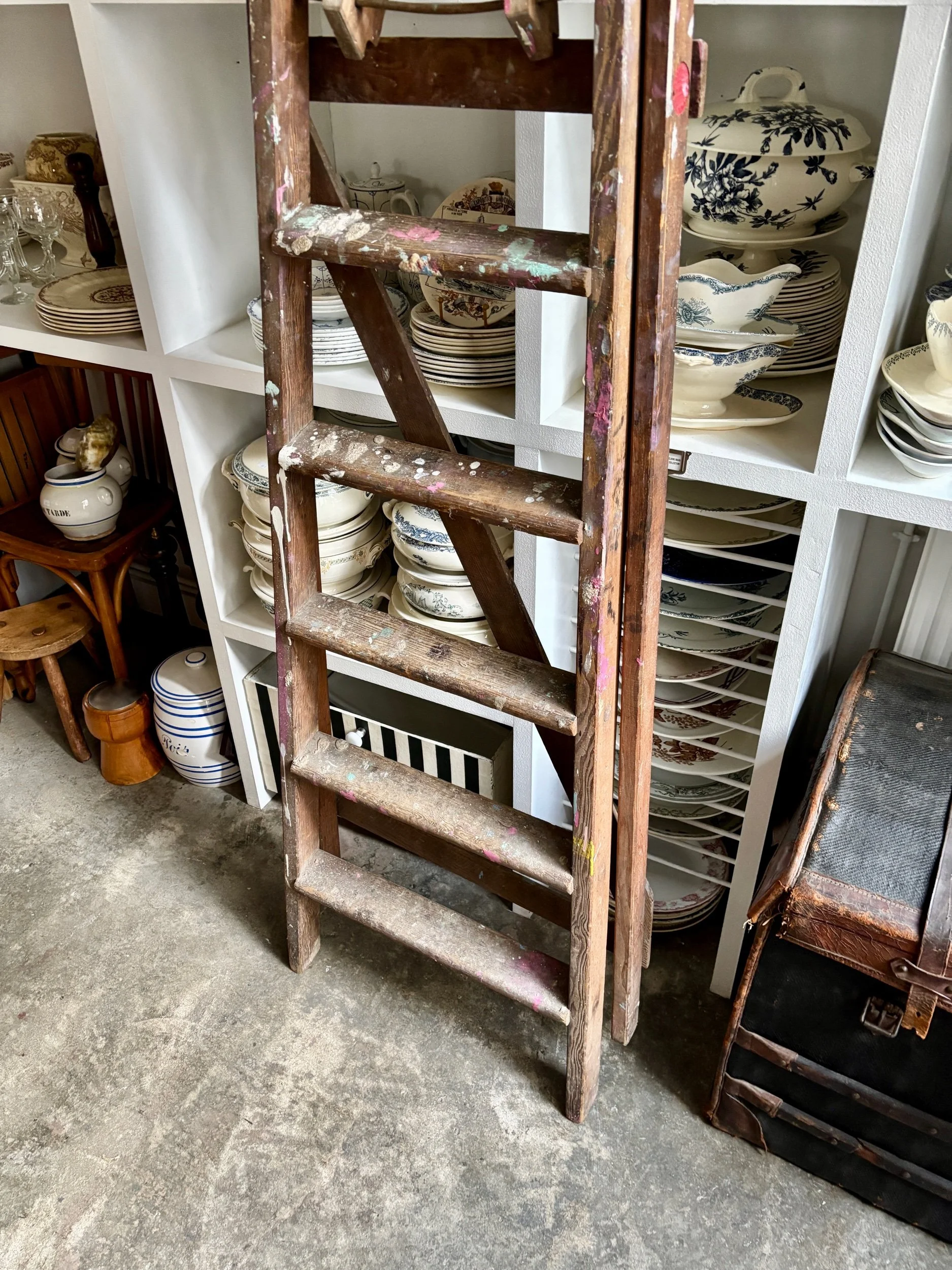 escabeau-5-marches-bois-fonce-meuble-vintage-axs-design-paris-france