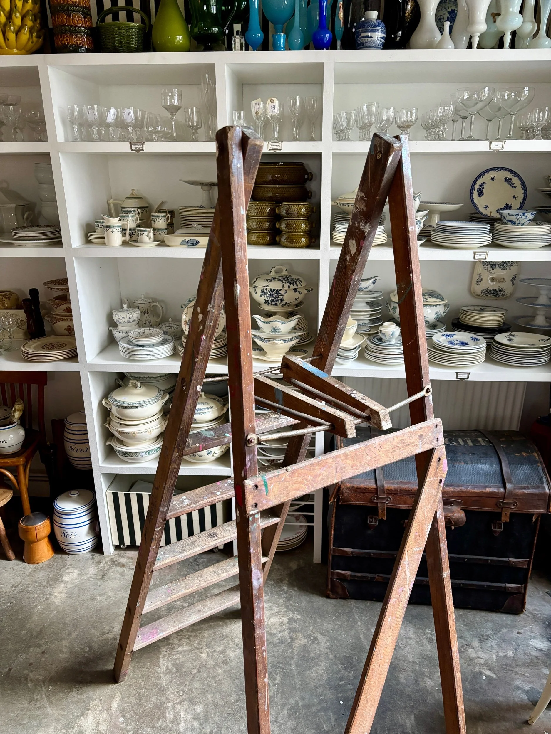 escabeau-5-marches-bois-fonce-meuble-vintage-axs-design-paris-france