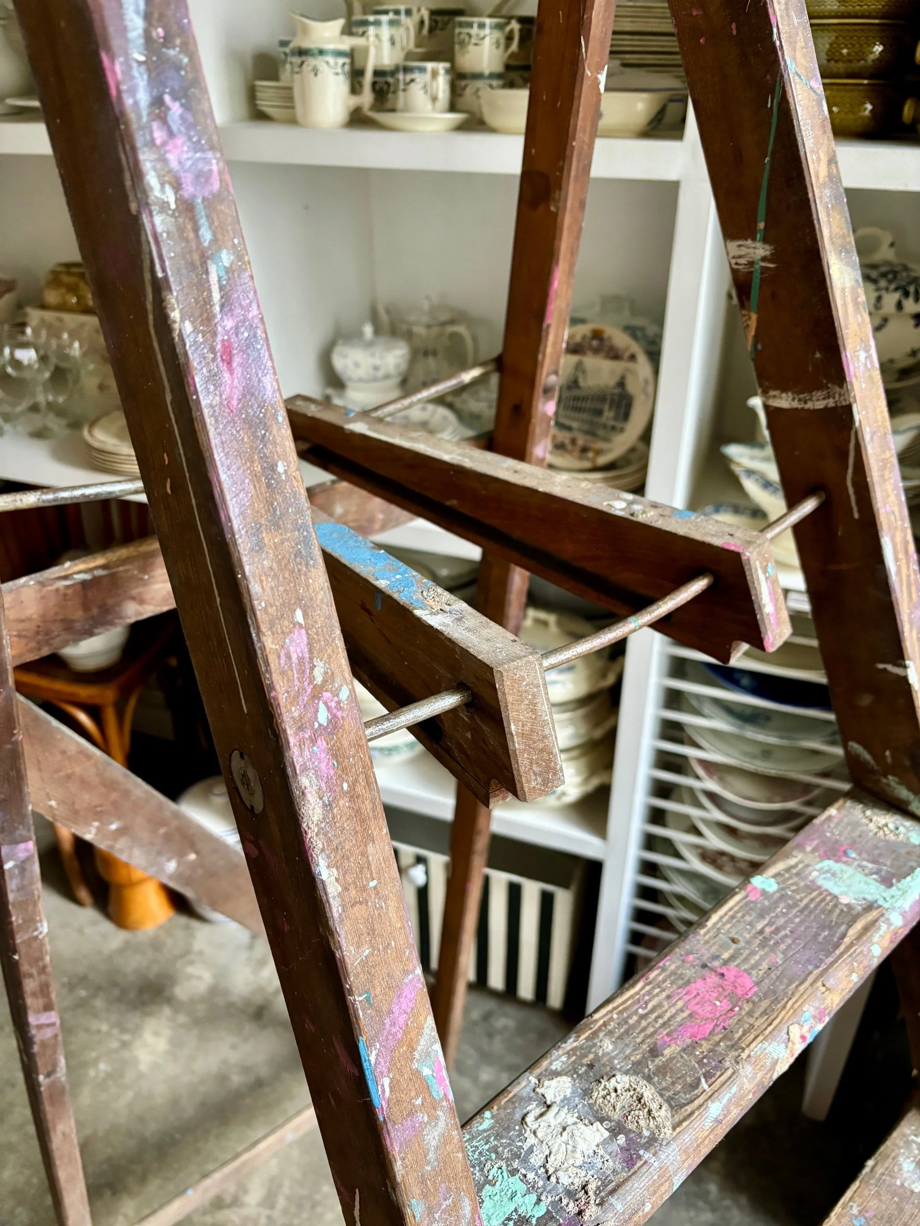 escabeau-5-marches-bois-fonce-meuble-vintage-axs-design-paris-france