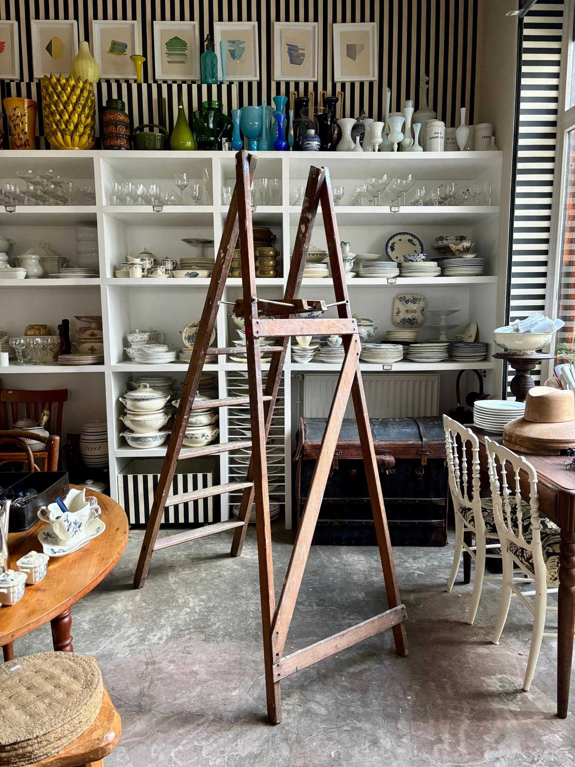 escabeau-5-marches-bois-fonce-meuble-vintage-axs-design-paris-france