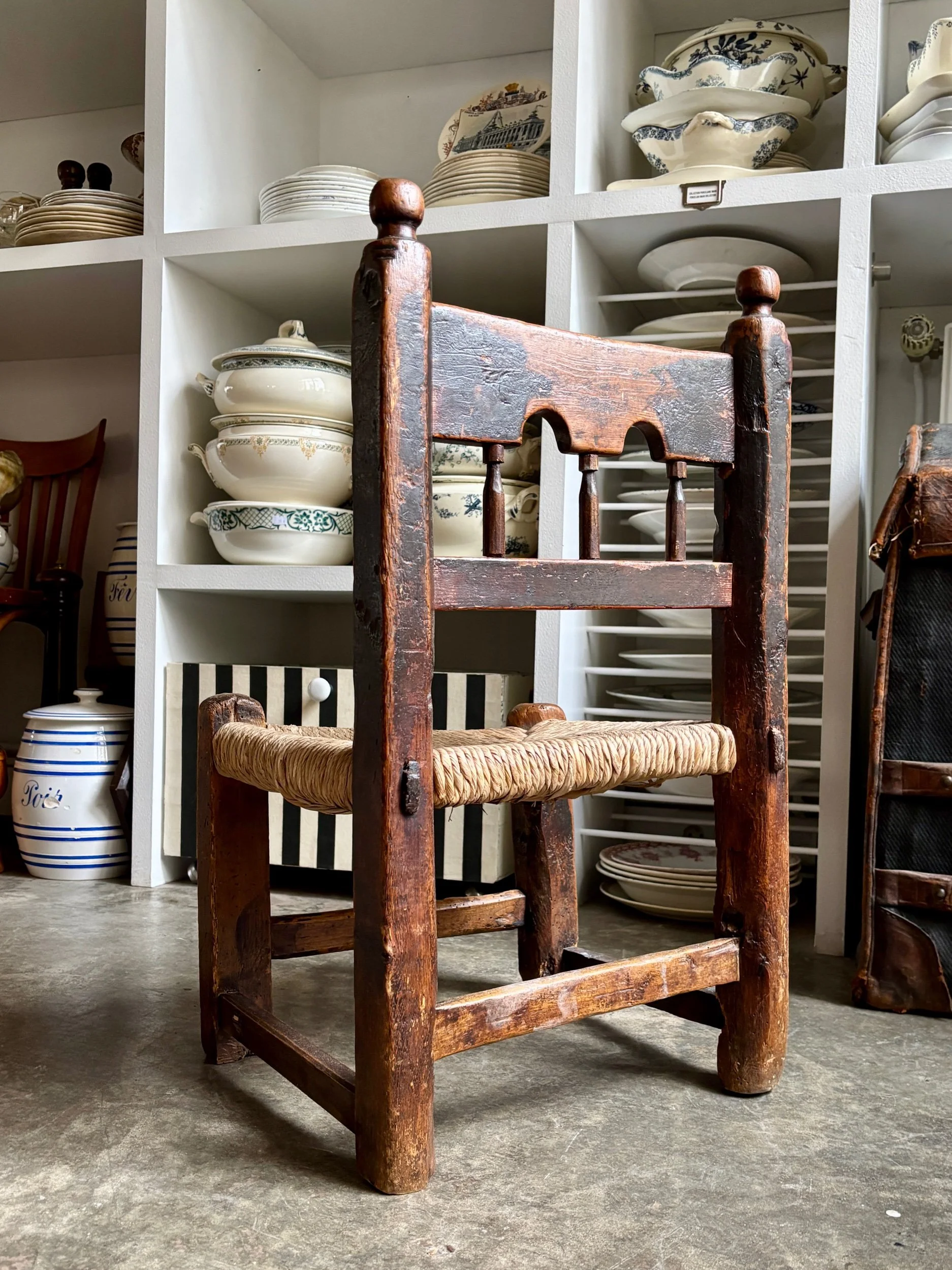 chaise-basse-2-bois-paille-art-populaire-espagnol-assise-vintage-axs-design-paris-france