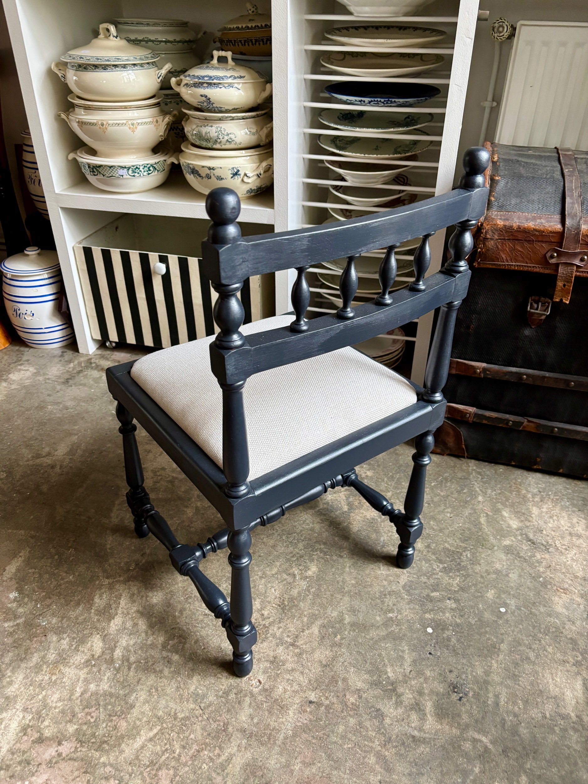 chaise-bois-tourne-noir-coton-ivoire-assise-vintage-axs-design-paris-france