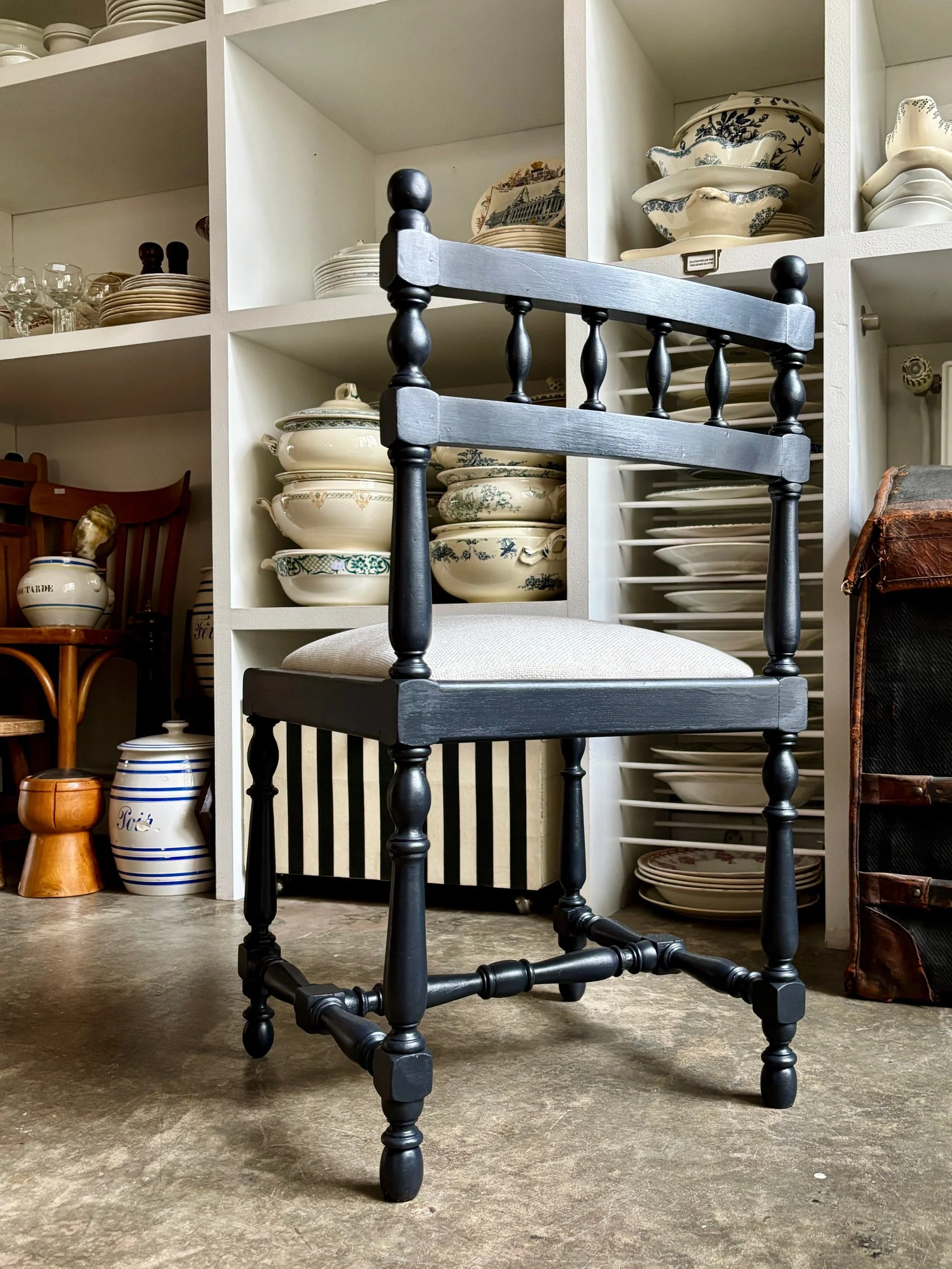 chaise-bois-tourne-noir-coton-ivoire-assise-vintage-axs-design-paris-france