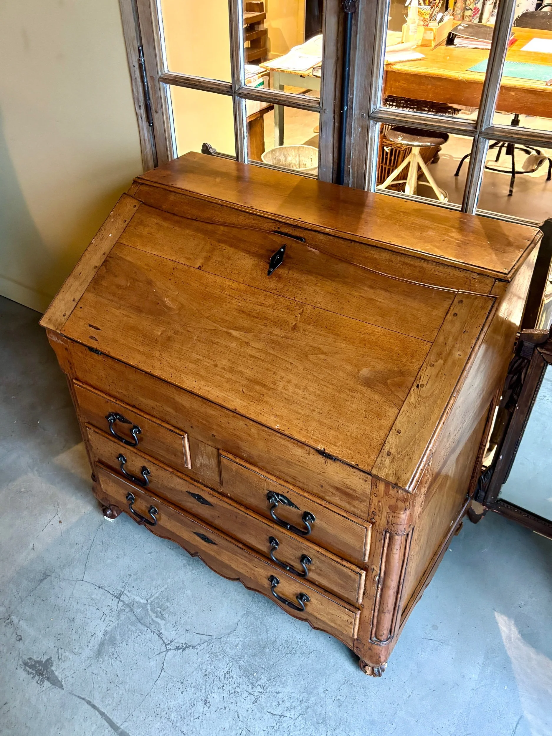 secretaire-bureau-a-pente-noyer-xviii-eme-meuble-rangement-vintage-antique-axs-design-paris-france