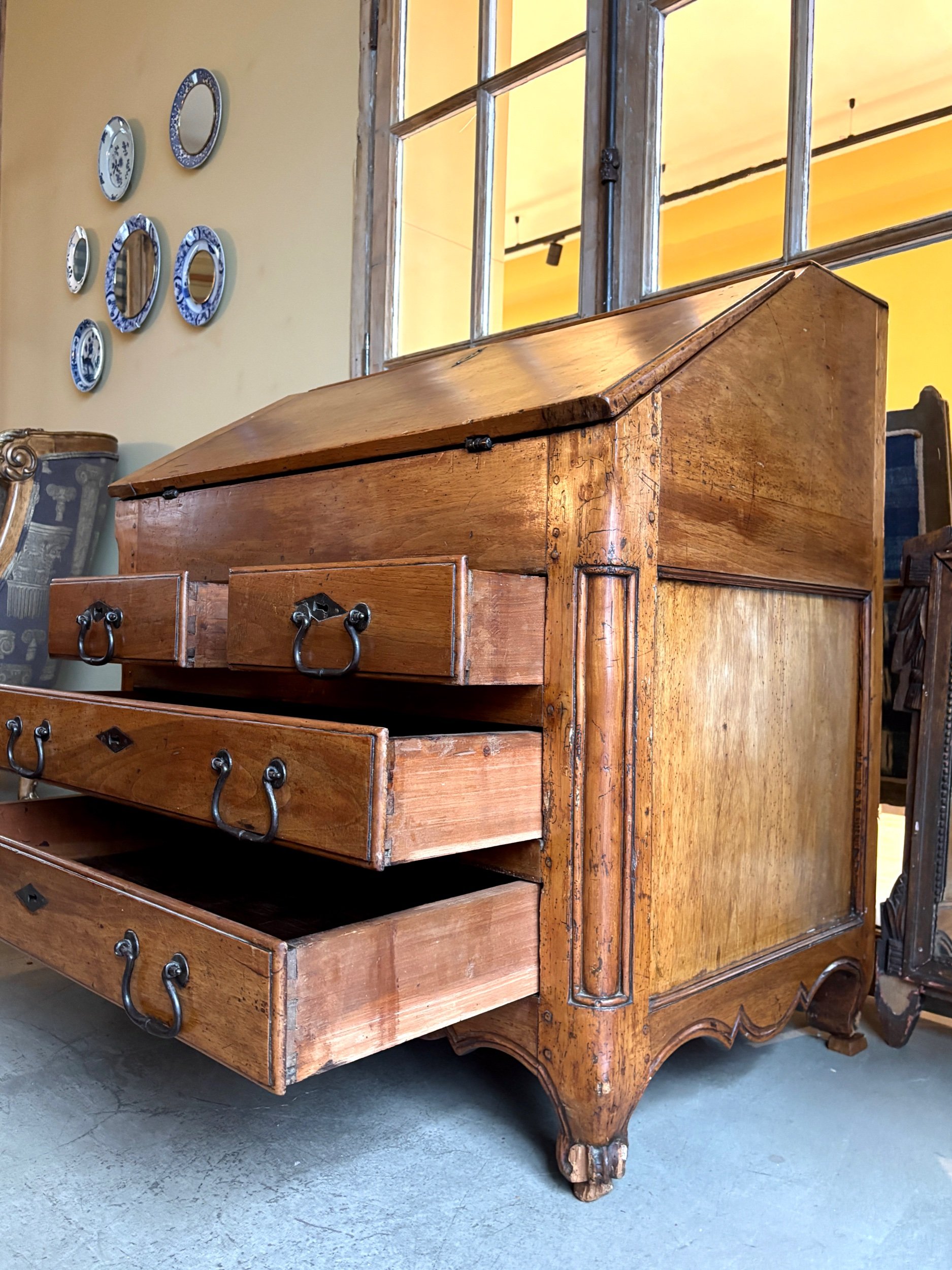 secretaire-bureau-a-pente-noyer-xviii-eme-meuble-rangement-vintage-antique-axs-design-paris-france